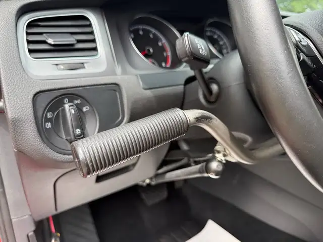 Volkswagen Golf view 12