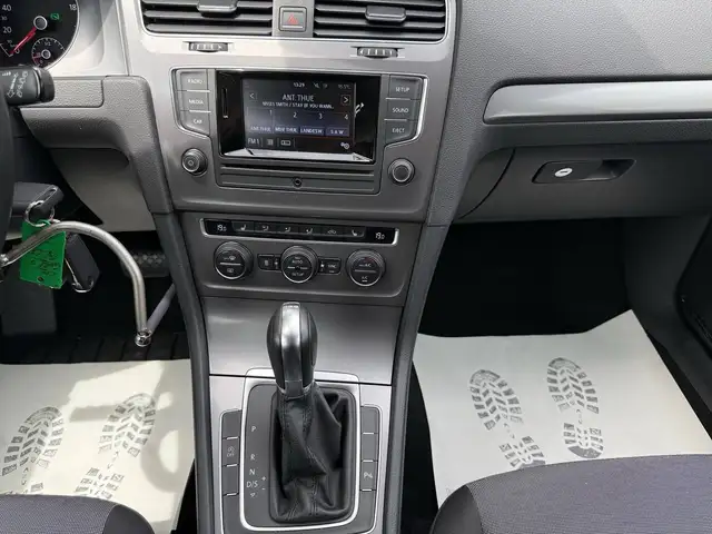 Volkswagen Golf view 9