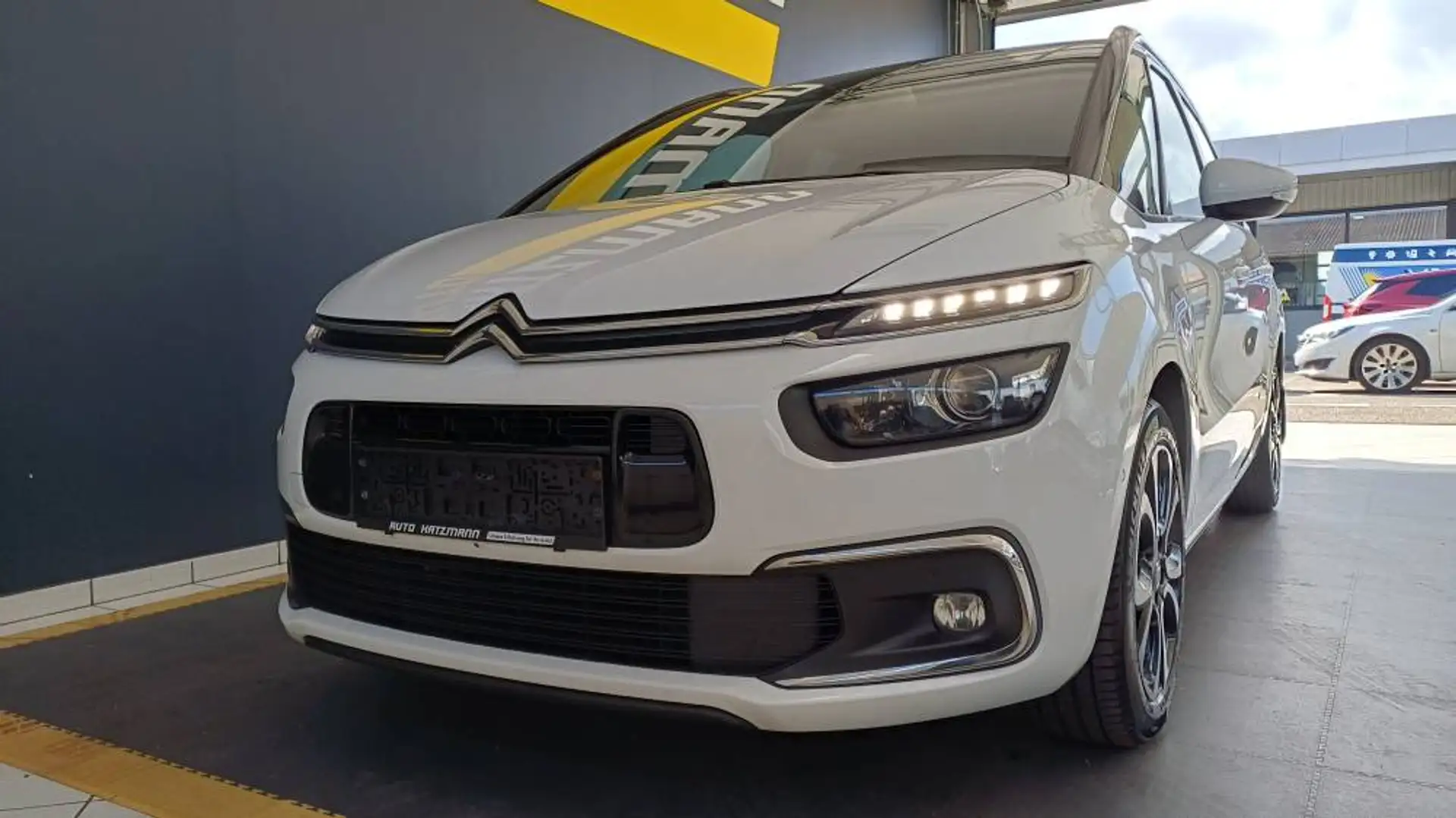 Citroen C4 Grand Space Tourer Shine 1,5 131PS 8G Automatik Weiß - 2
