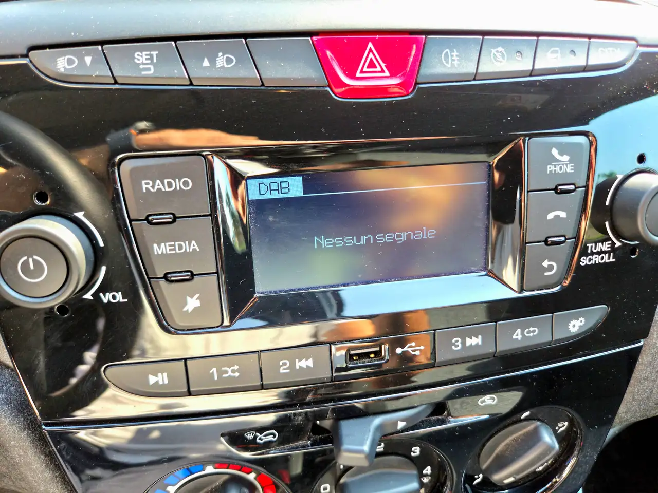 Lancia Ypsilon 2023 — фото 15