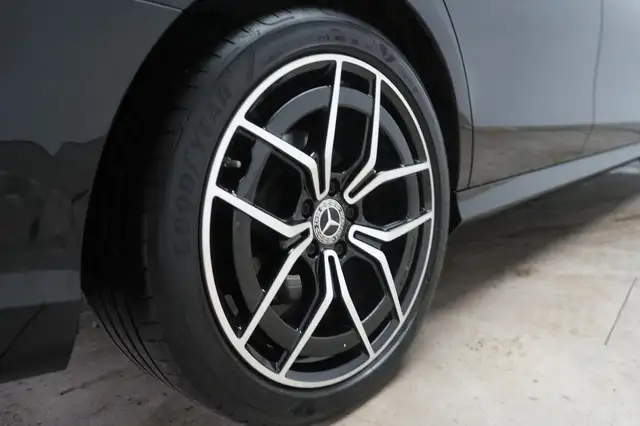 Mercedes-Benz E-Class view 14