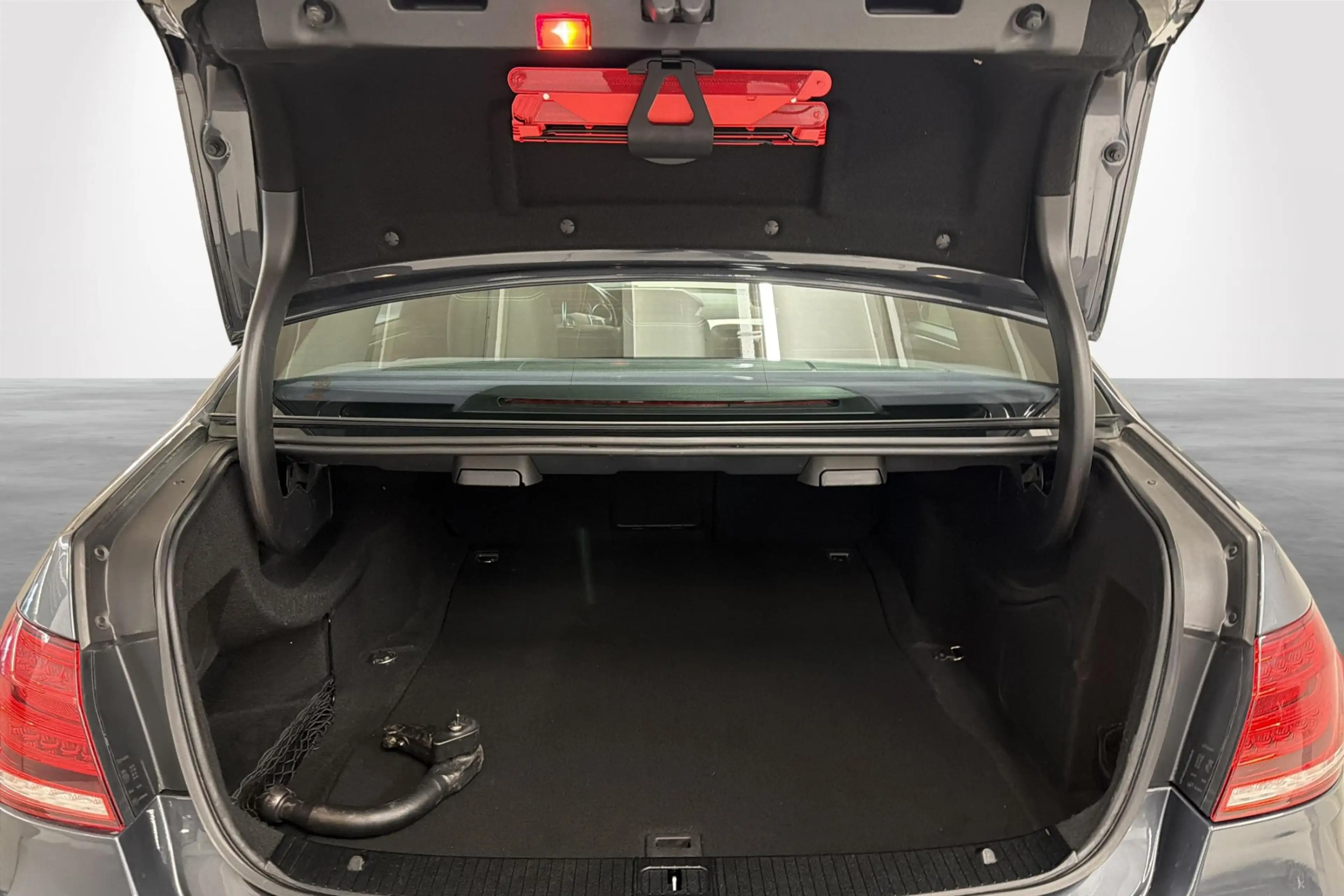 Mercedes-Benz E 200 BlueTEC — photo 10