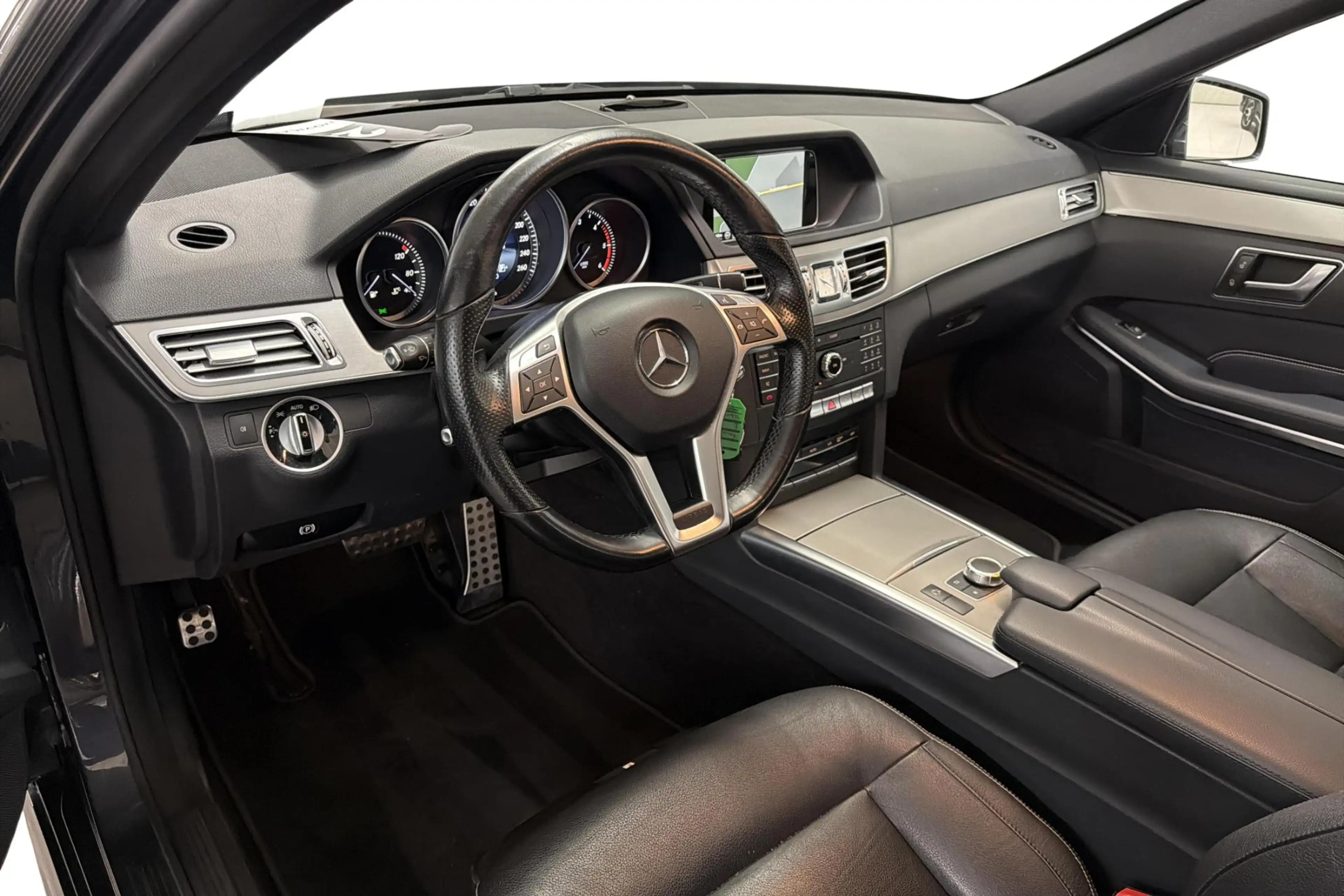 Mercedes-Benz E 200 BlueTEC — photo 11