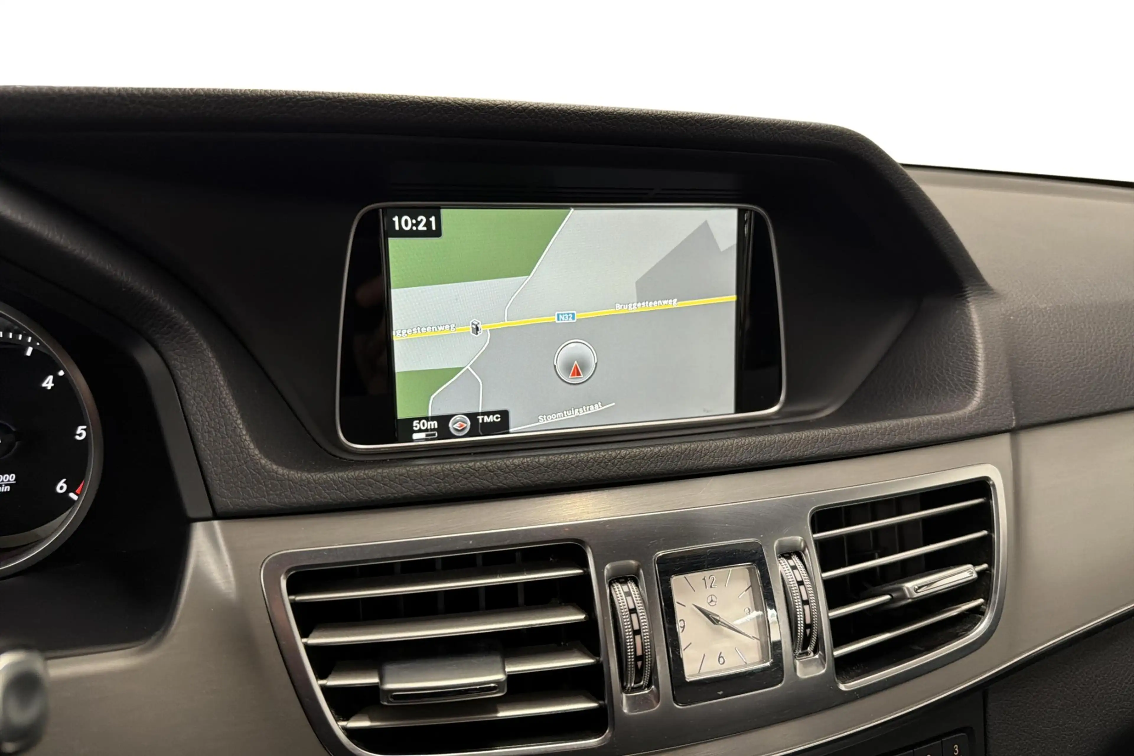 Mercedes-Benz E 200 BlueTEC — photo 14