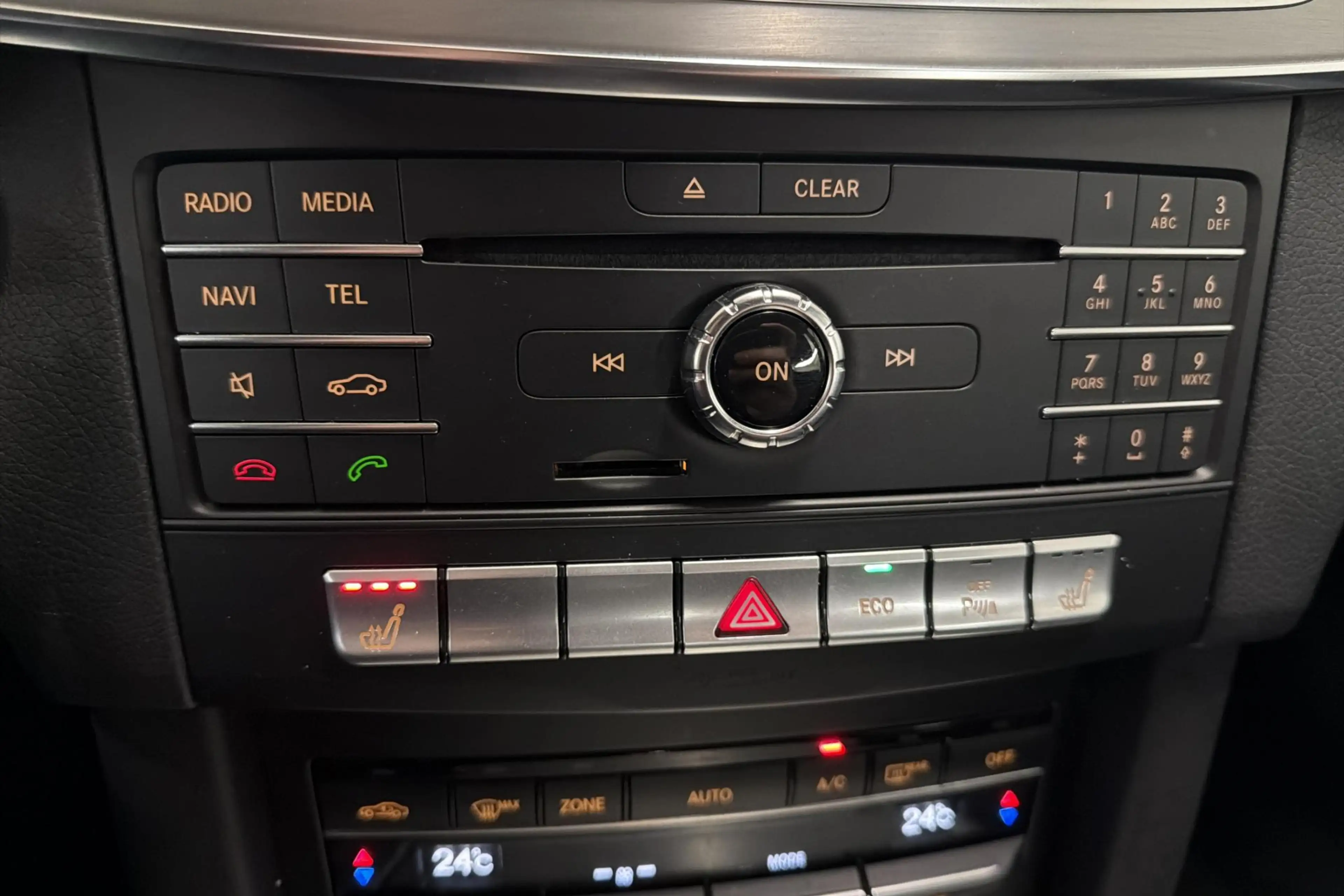 Mercedes-Benz E 200 BlueTEC — photo 15