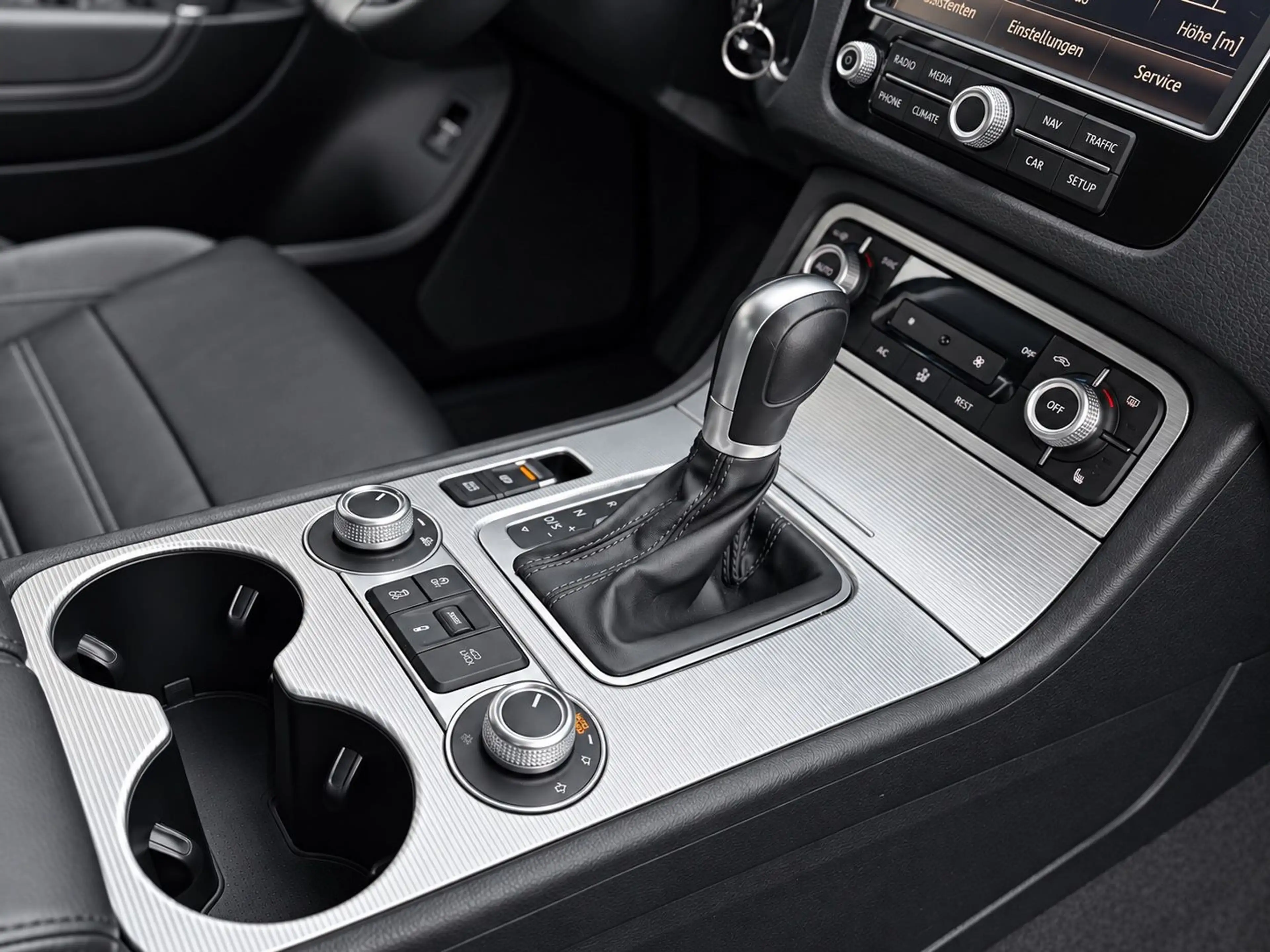 Volkswagen Touareg V6 R-Line TDI BMT 4Motion Terrain Tech R — photo 11