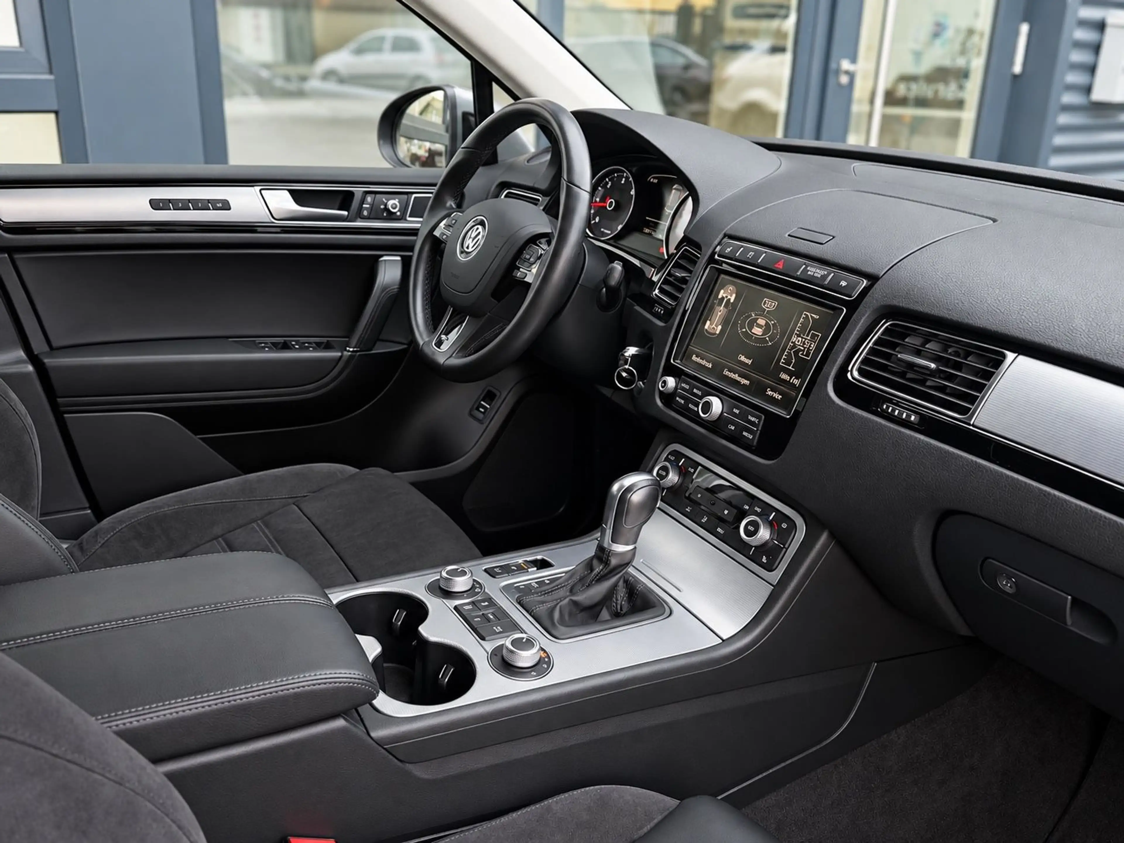 Volkswagen Touareg V6 R-Line TDI BMT 4Motion Terrain Tech R — photo 12