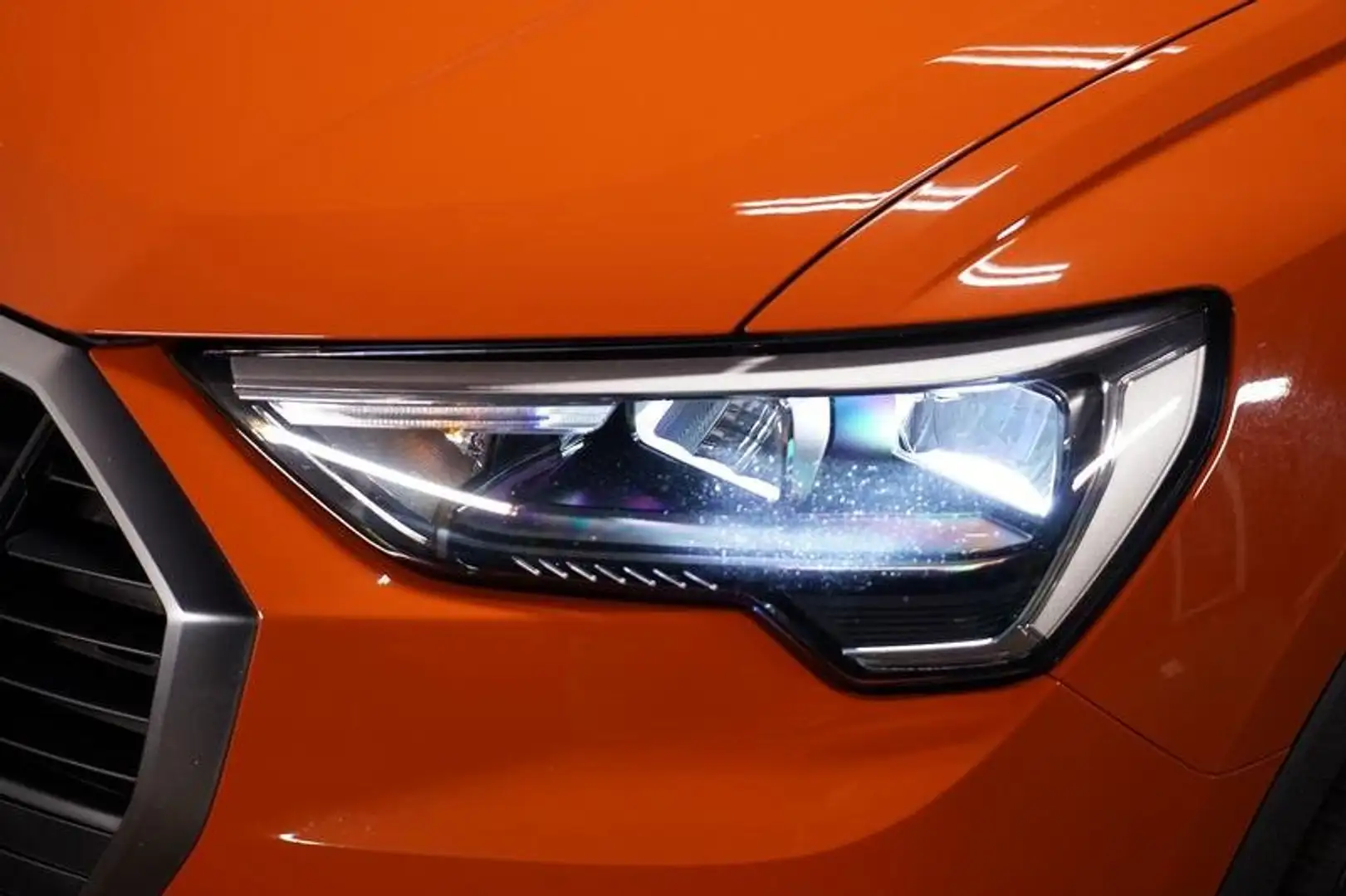 Audi Q3 45 1.4 TFSI e Basis AUT/KeyLess/Navi/SHZ/Virtual/P Срібний - 2