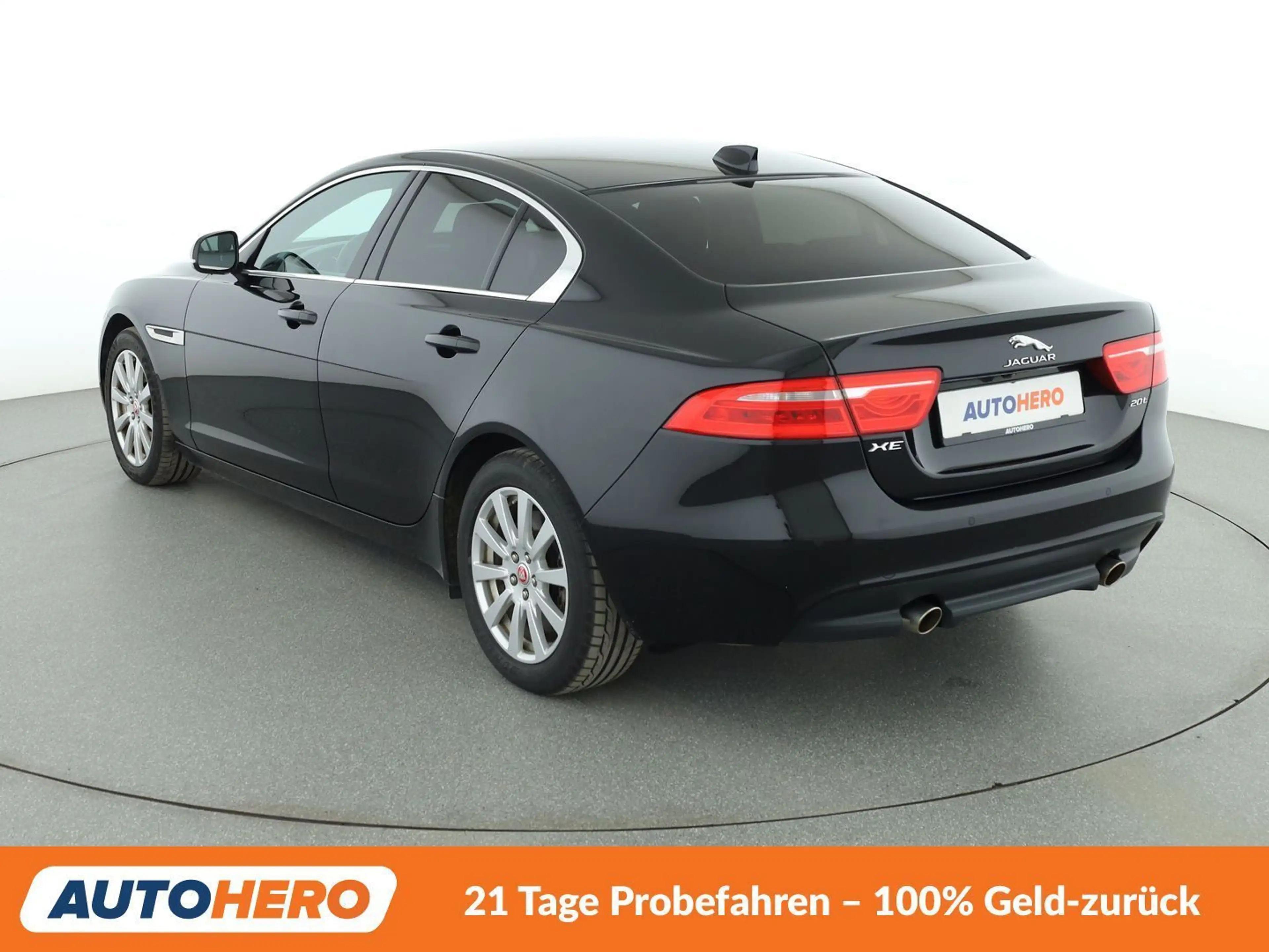 Jaguar XE 20t Pure Aut.*CAM*XENON*NAVI*PDC*SHZ*TEMPO* — photo 4