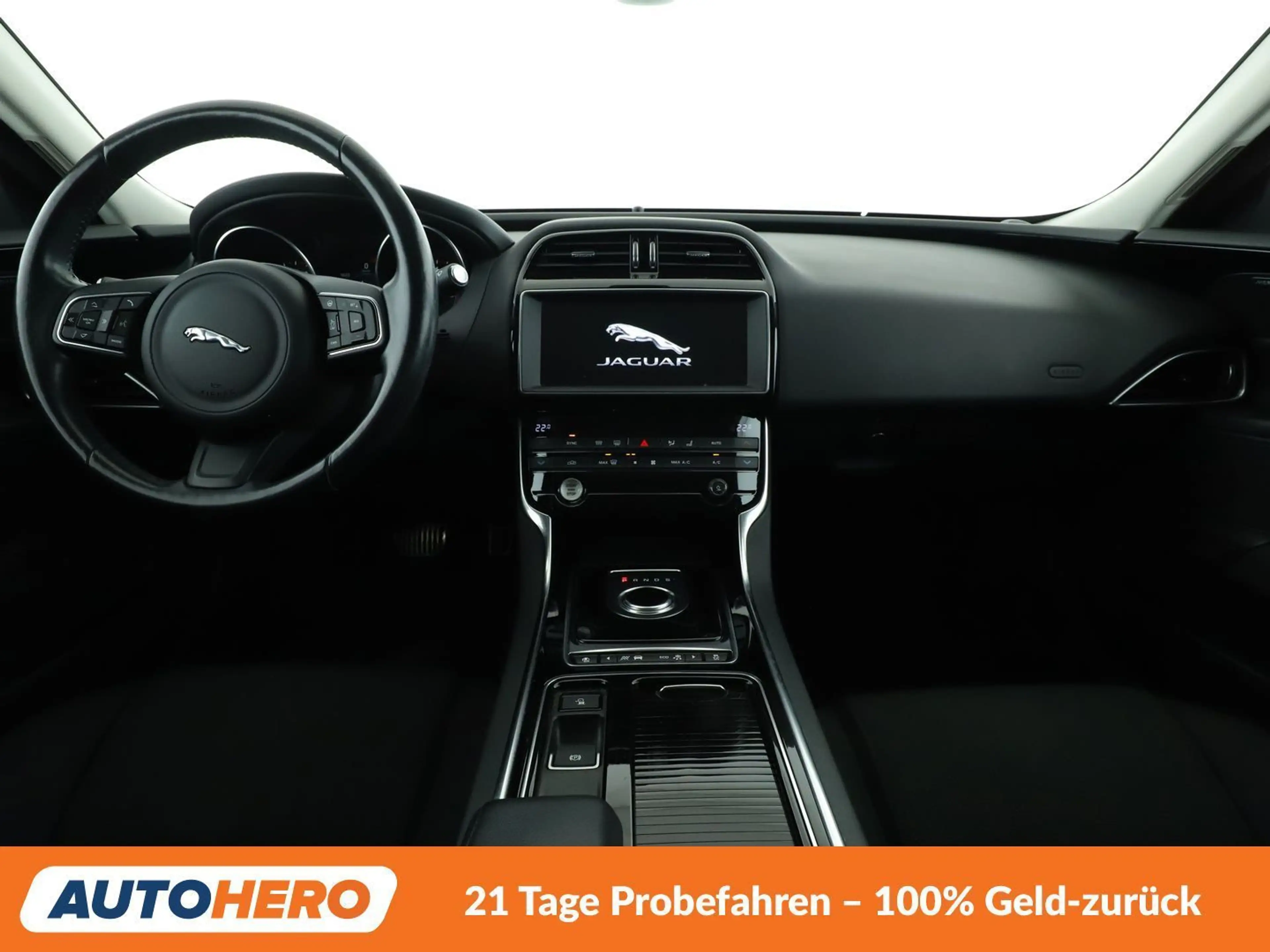 Jaguar XE 20t Pure Aut.*CAM*XENON*NAVI*PDC*SHZ*TEMPO* — photo 12