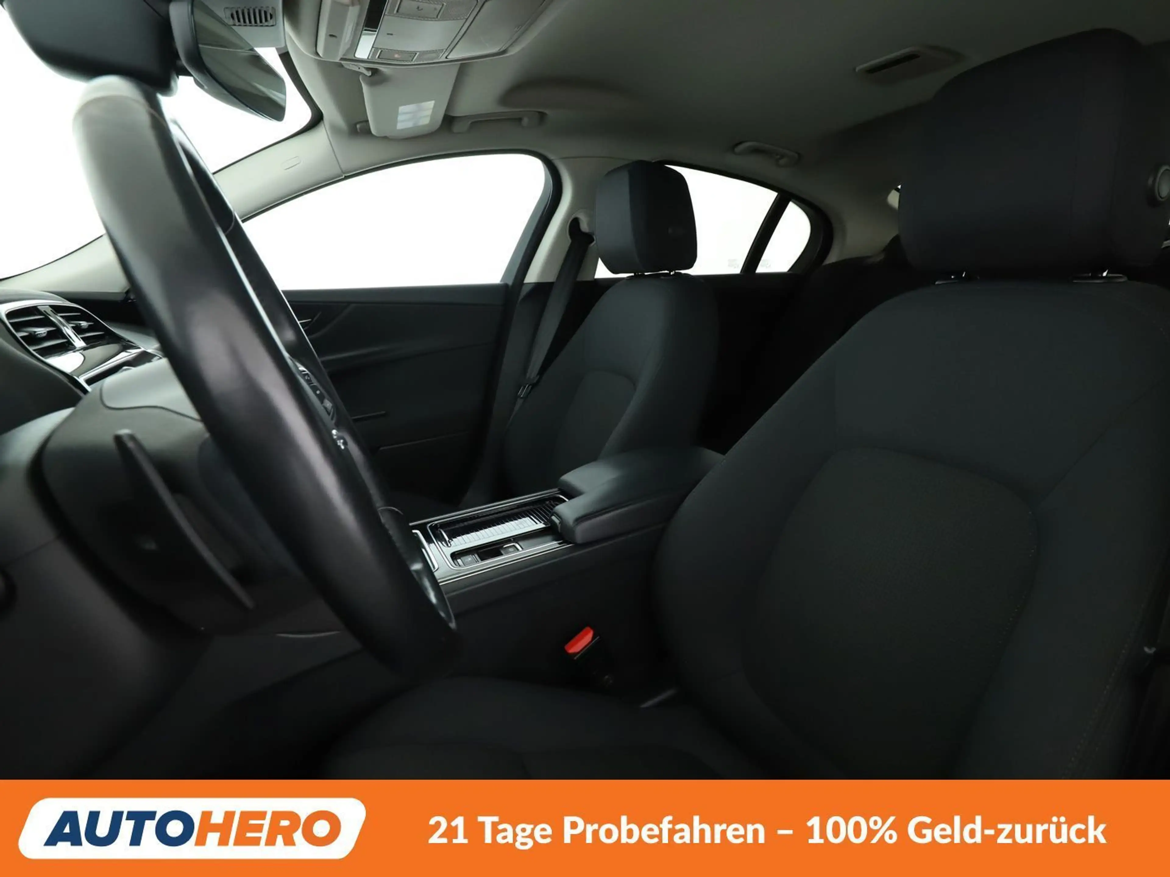 Jaguar XE 20t Pure Aut.*CAM*XENON*NAVI*PDC*SHZ*TEMPO* — photo 10