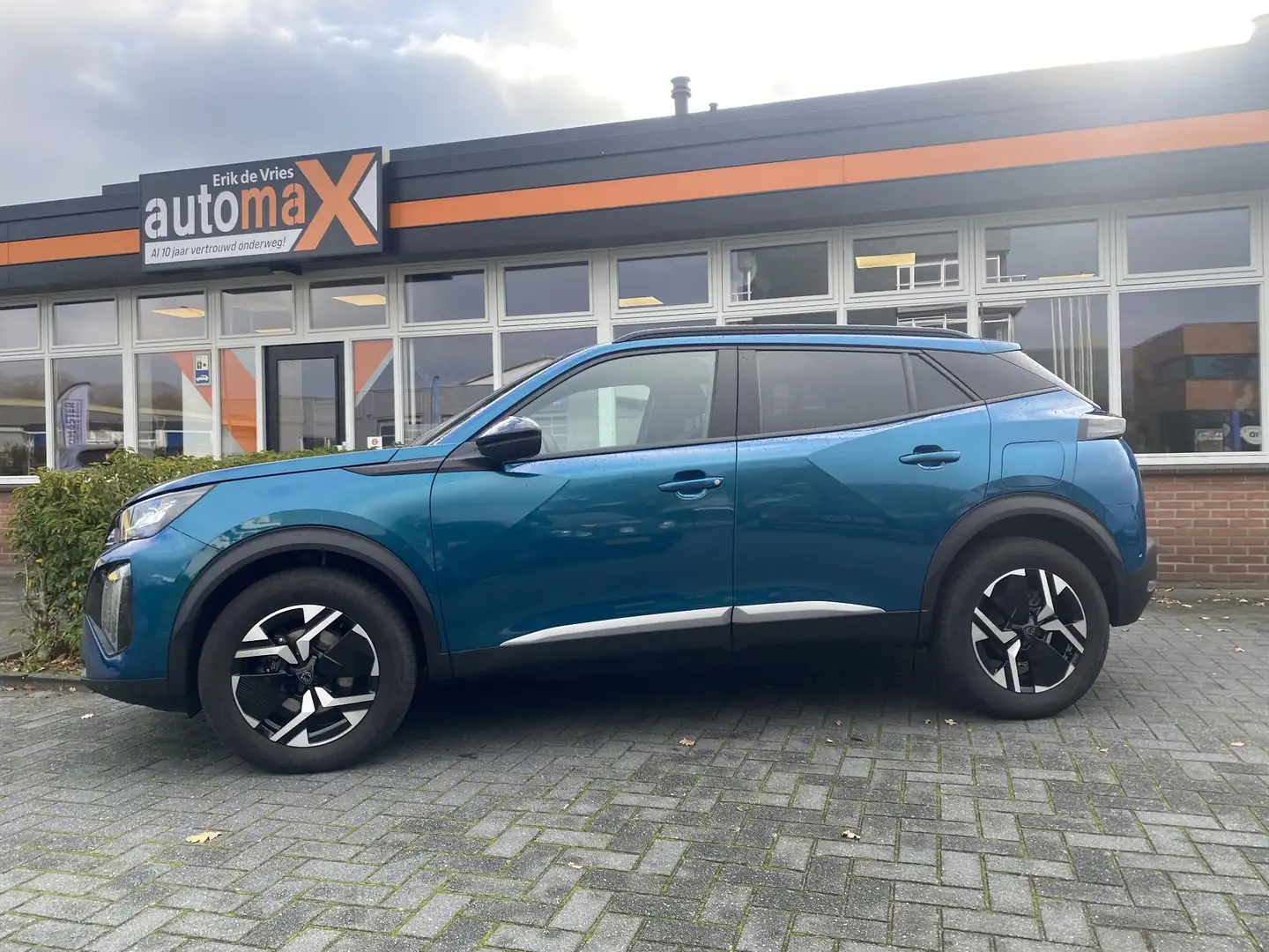 Peugeot 2008 HYBRID 145 Allure |Navi|360 Camera!|DEMO| - 2