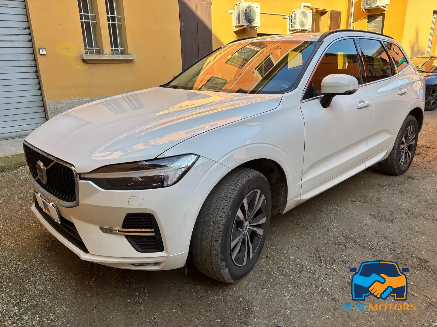Volvo XC60 N1 2.0 B4 d Momentum Pro awd auto my22 N1 Weiß - 1