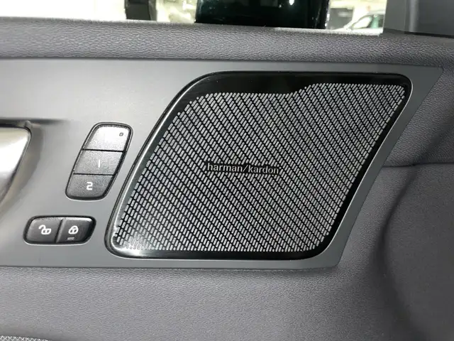Volvo XC60 view 15