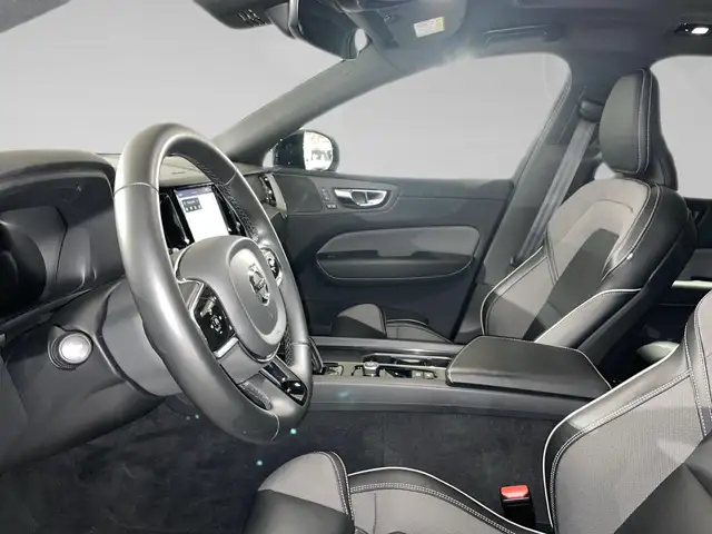 Volvo XC60 view 4