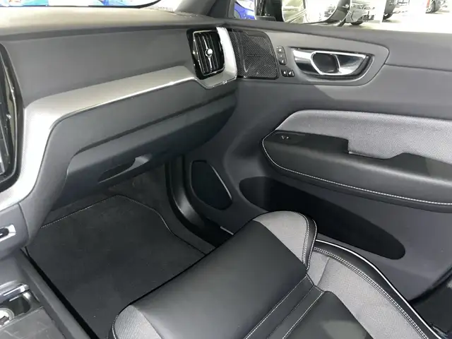 Volvo XC60 view 9