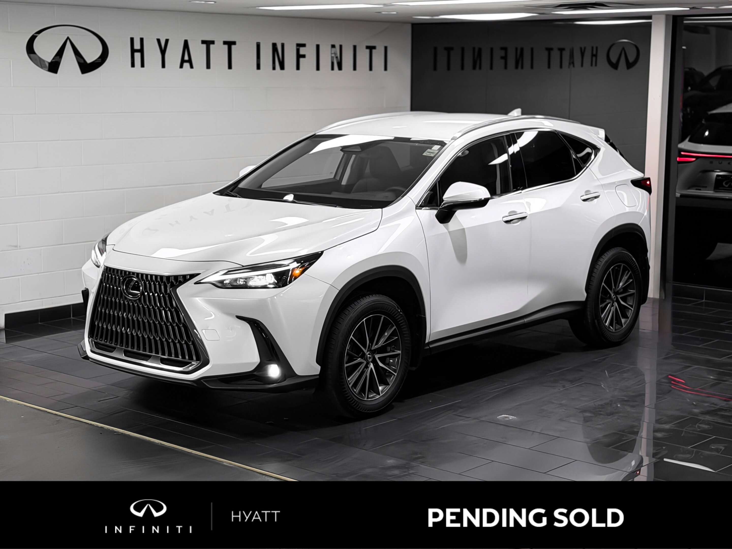 2022 Lexus NX 350h| Premium pkg| Low kms!|