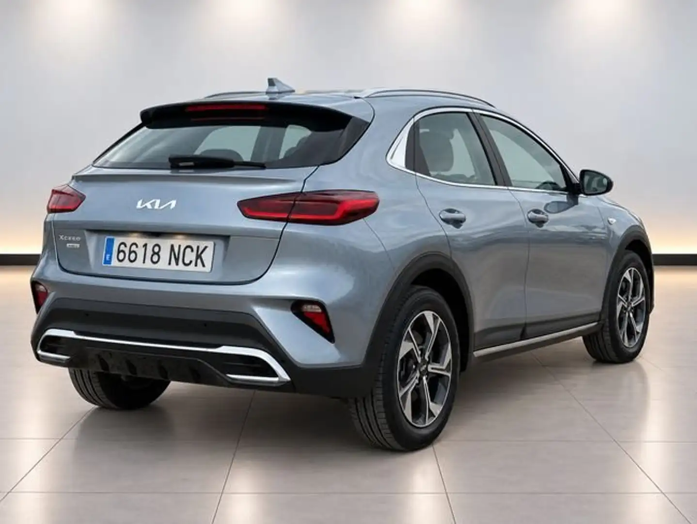 Kia XCeed 1.5 MHEV DCT Drive Plateado - 2