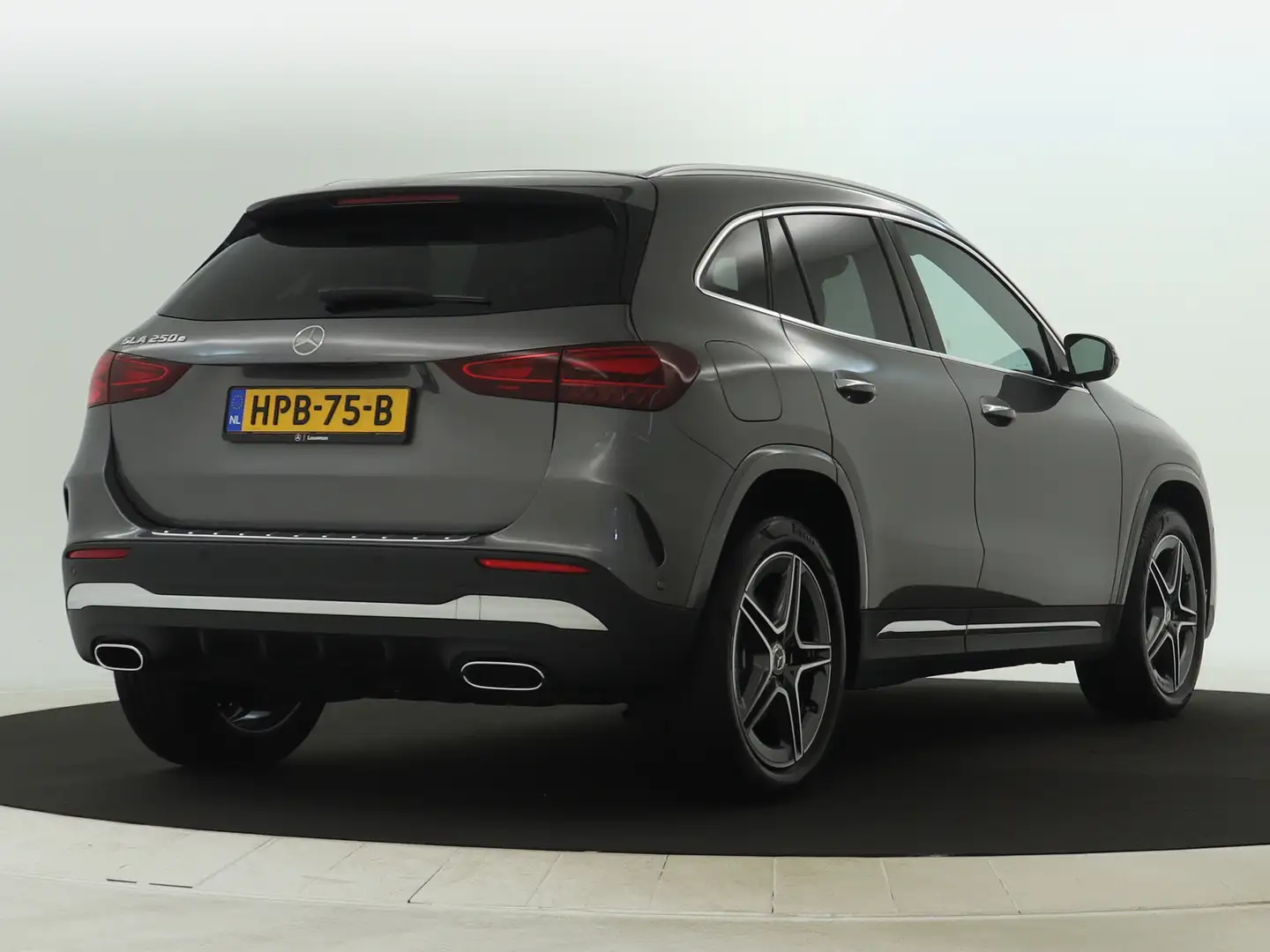 Mercedes-Benz GLA 250 e AMG Face Lift Plug-In Hybride | AMG Line | Sfeer Grijs - 2