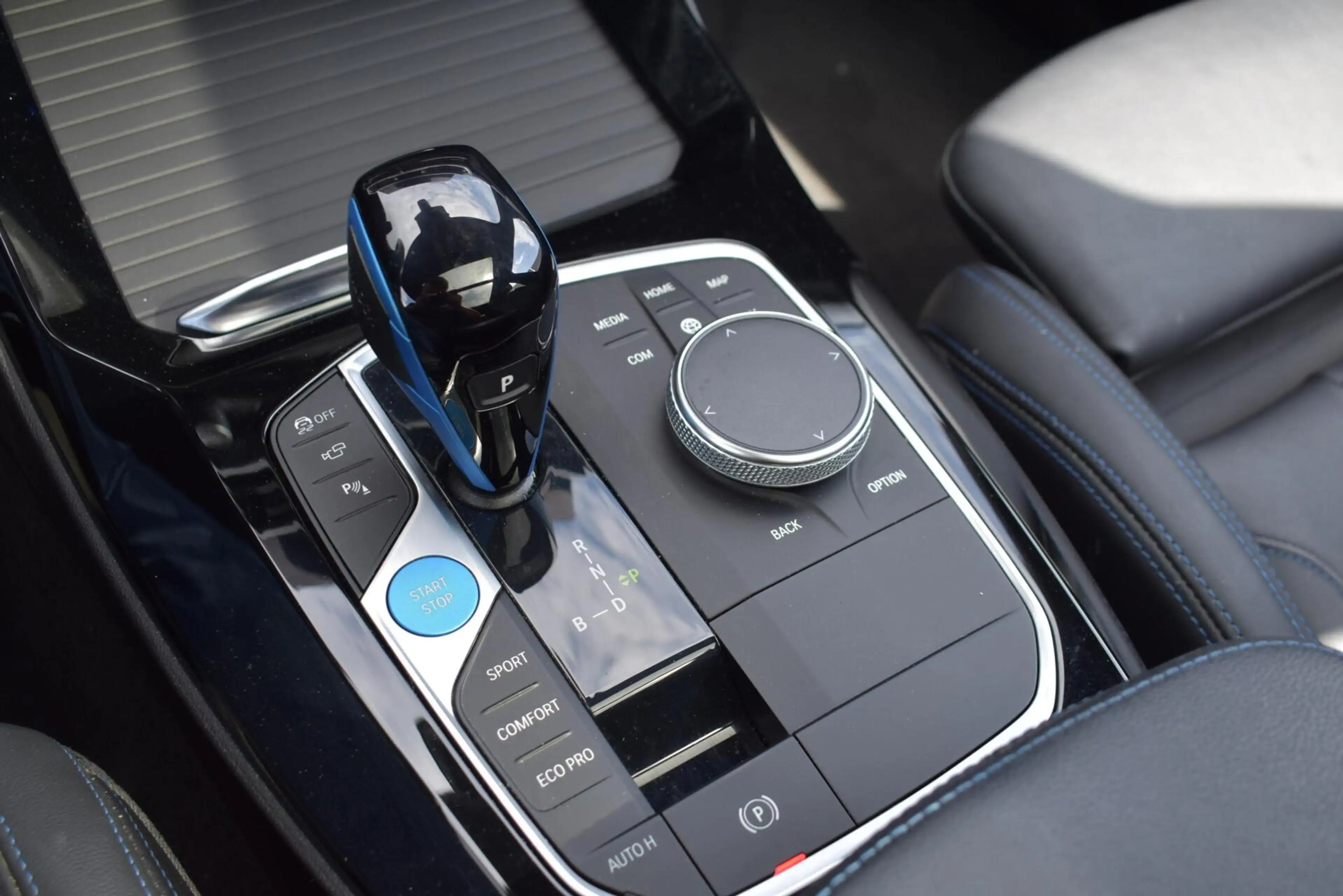 BMW iX3 High Executive 80 kWh | Pano | Leder | 100% SOH | — photo 22