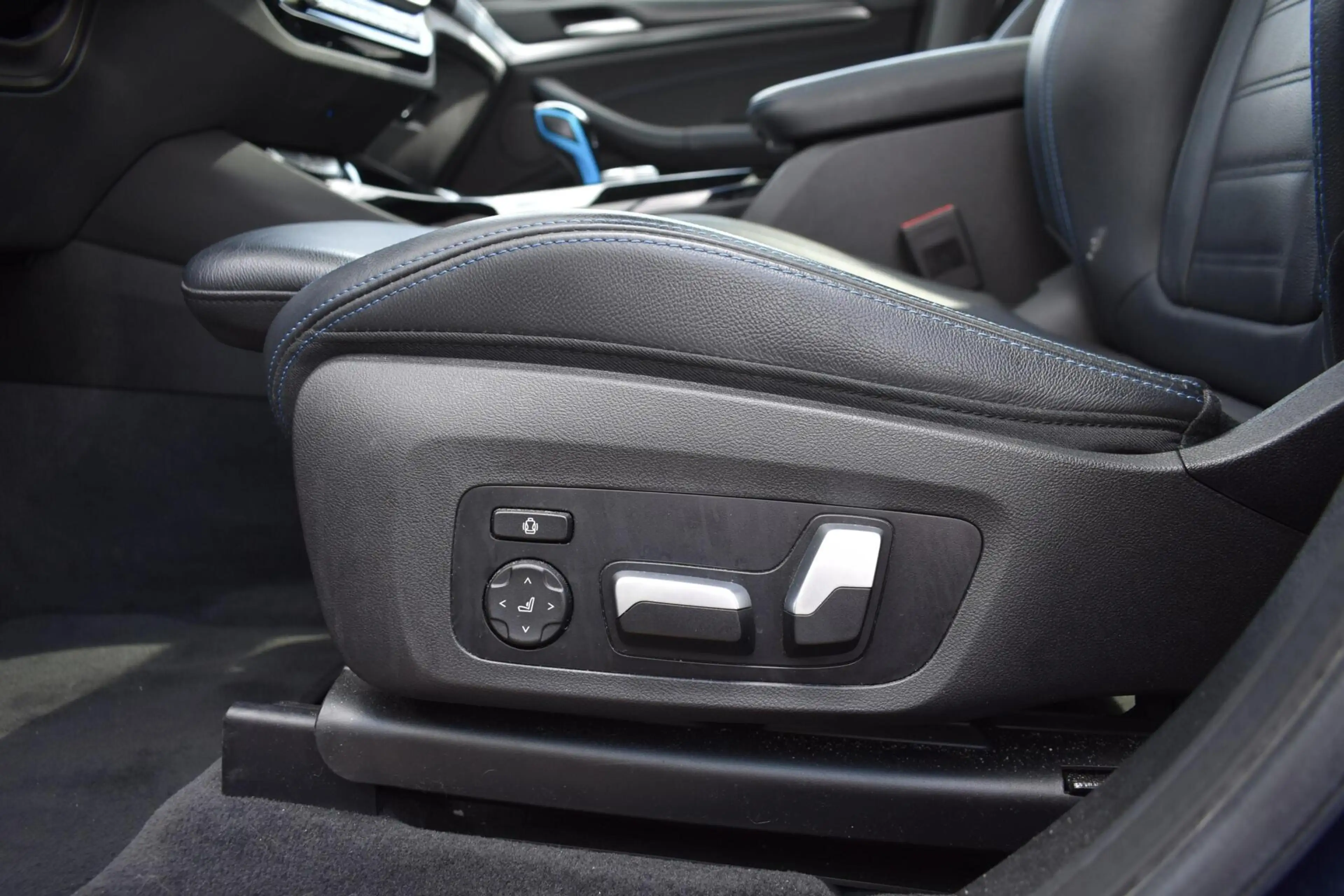 BMW iX3 High Executive 80 kWh | Pano | Leder | 100% SOH | — photo 25