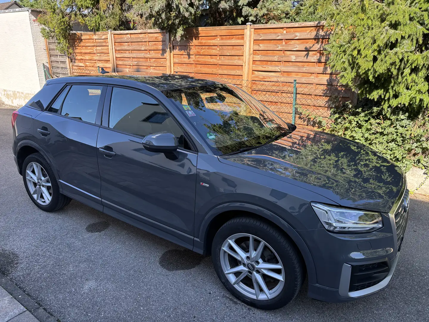 Audi Q2 1.0 TFSI ultra sport Grau - 1