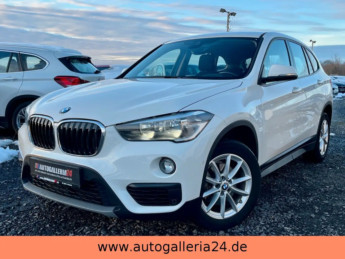 BMW X1 sDrive18i Navi Tempomat 1.HAND SHZ PDC SPORT Weiß - 1