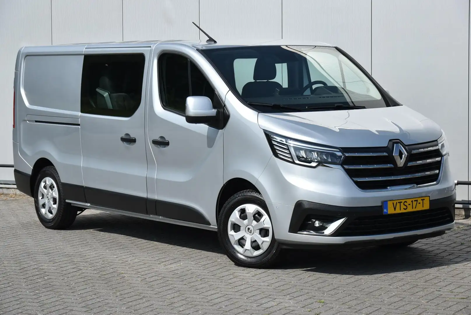Renault Trafic 2.0 dCi 131 Pk L2H1 DC 6 Persoons Airco Trekhaak Gris - 1