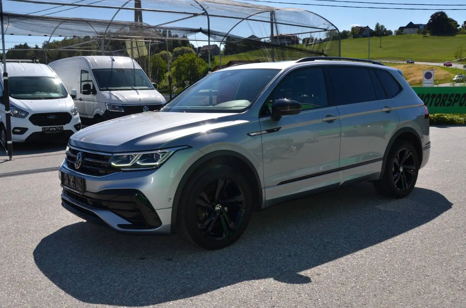 Volkswagen Tiguan Allspace Volkswagen Tiguan 1,5 TSI Allspace DSG R-Line MATRIX VIRTUAL P-DACH 1.BESITZ Silber - 2