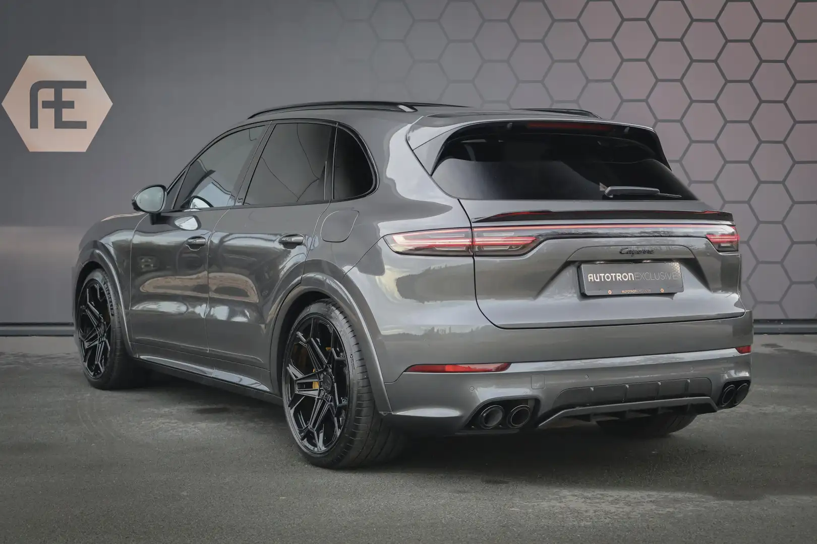 Porsche Cayenne 3.0 E-Hybrid | NP € 222.577,- | KERAMISCHE REMMEN Grijs - 2
