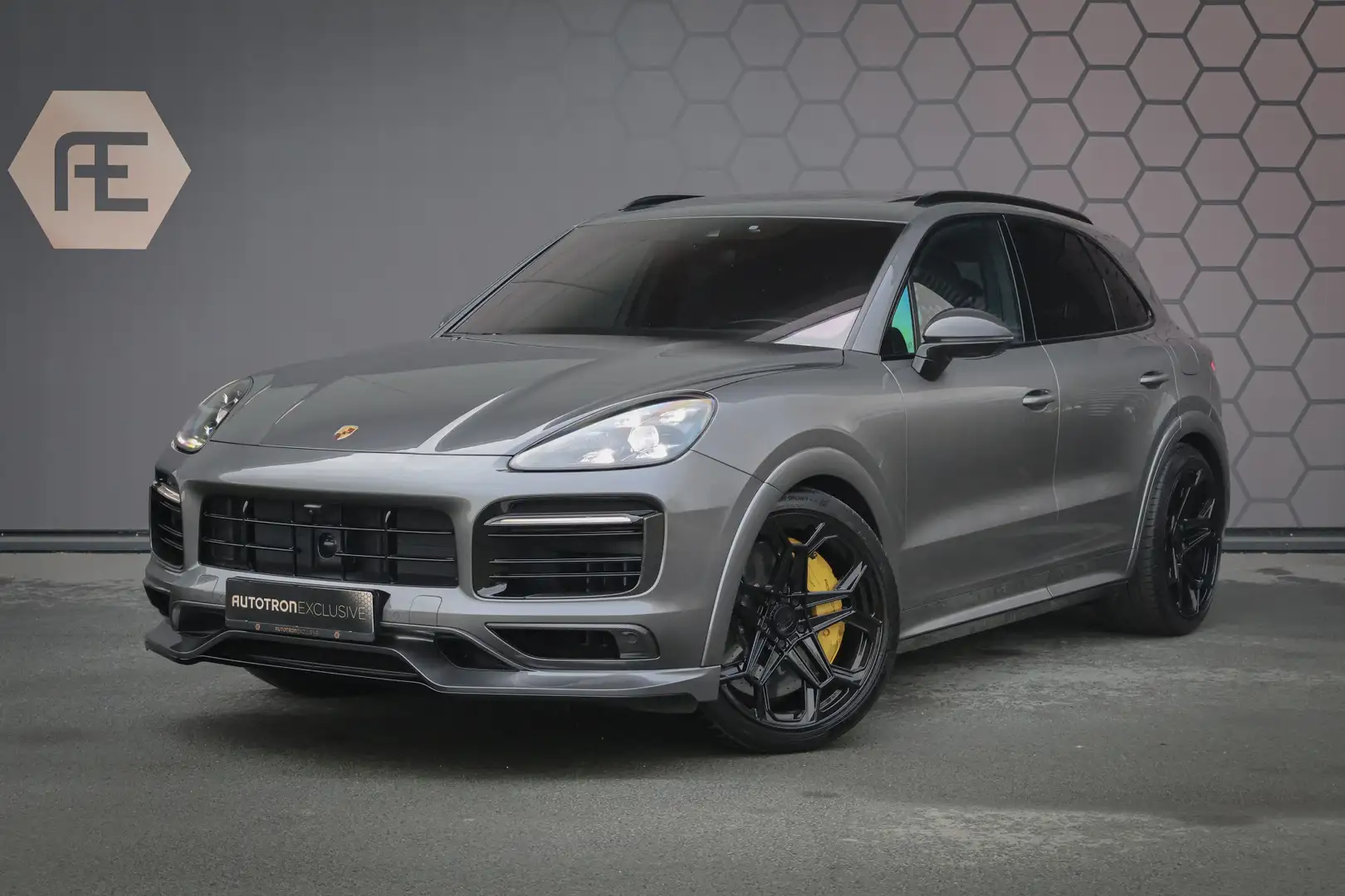 Porsche Cayenne 3.0 E-Hybrid | NP € 222.577,- | KERAMISCHE REMMEN Grijs - 1