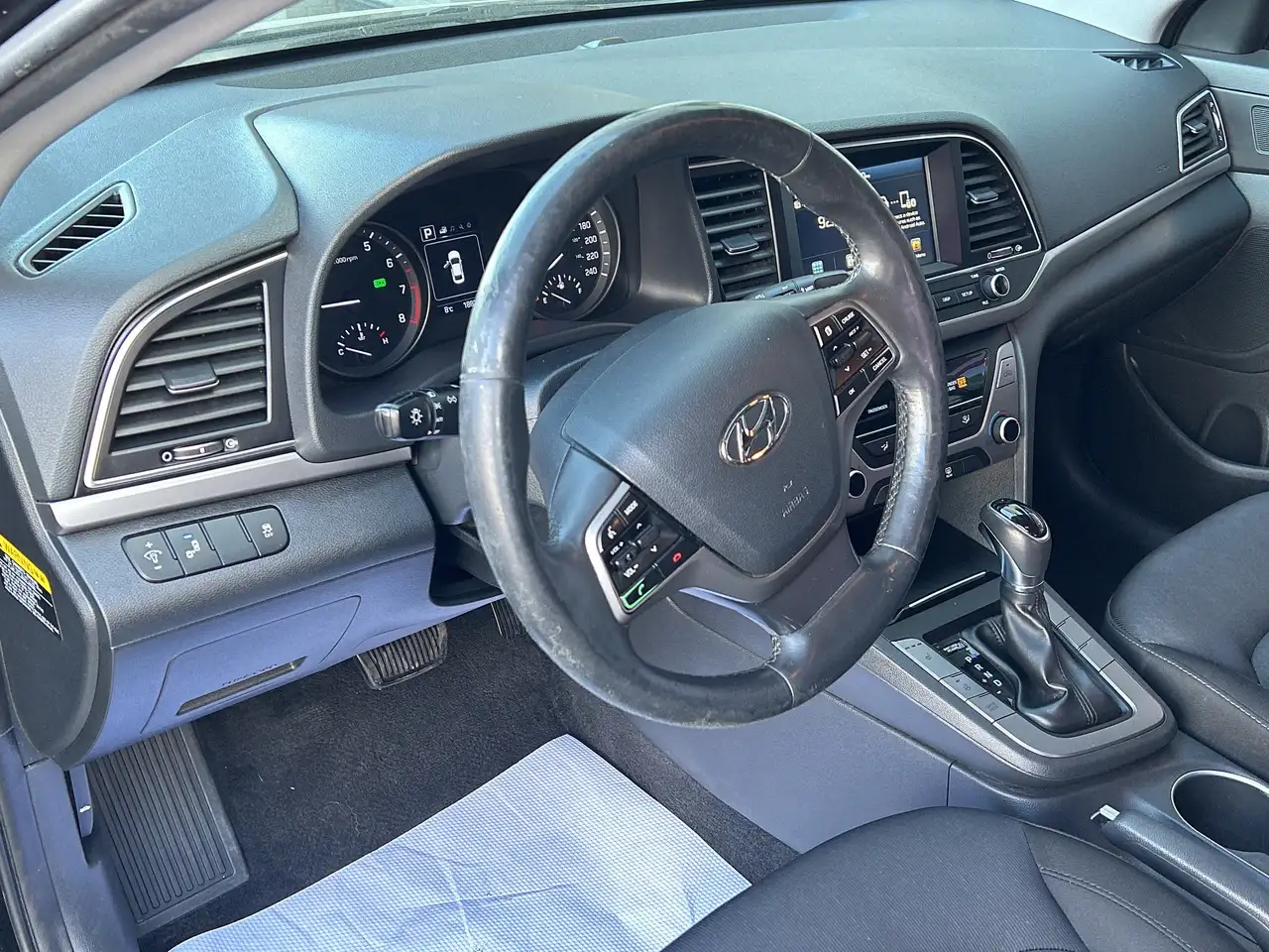 Hyundai ELANTRA снимка Hyundai ELANTRA