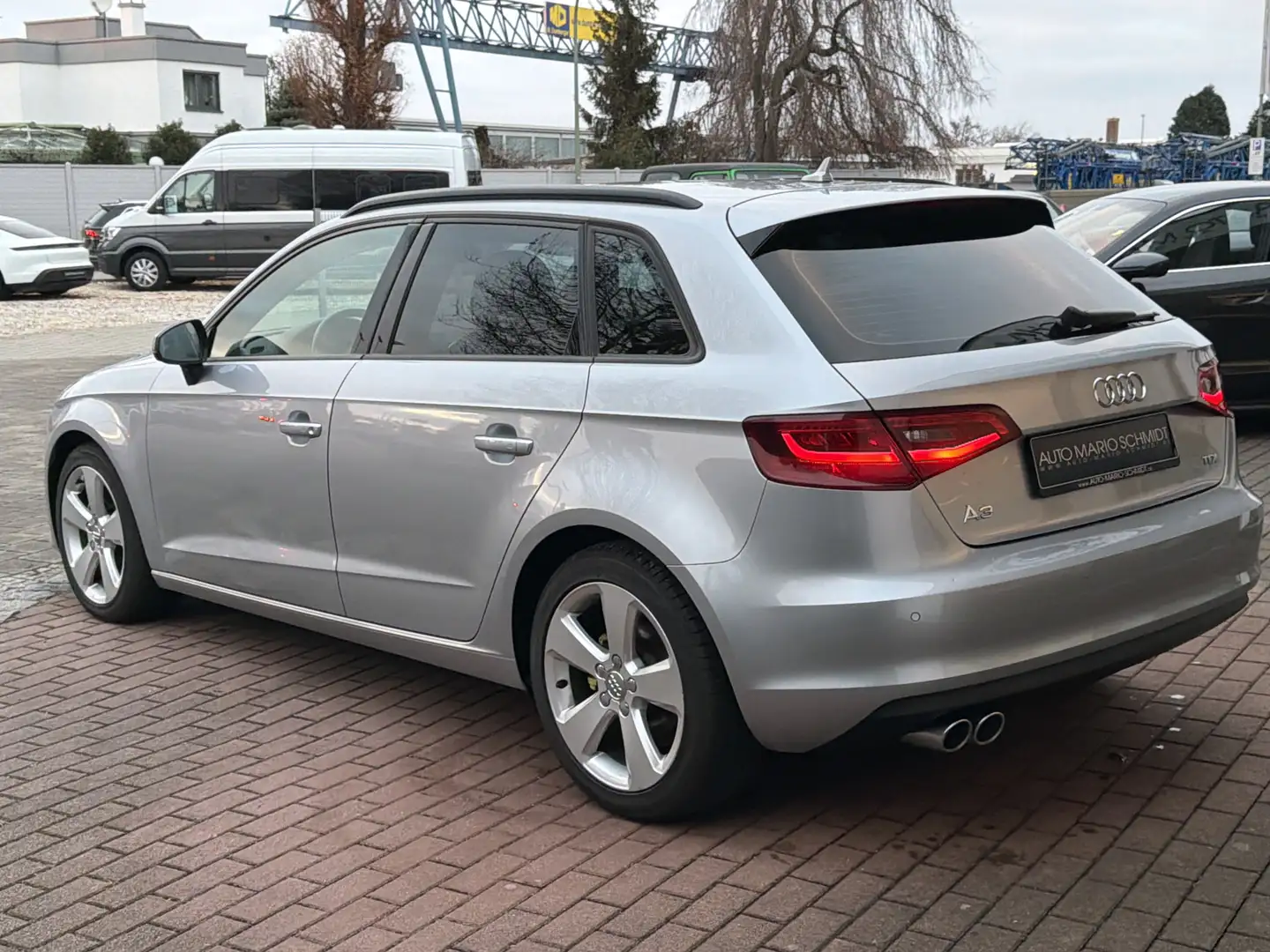 Audi A3 2.0 TDI Sportback 5t.S-line Sportlenkrad*AHK* Silber - 2