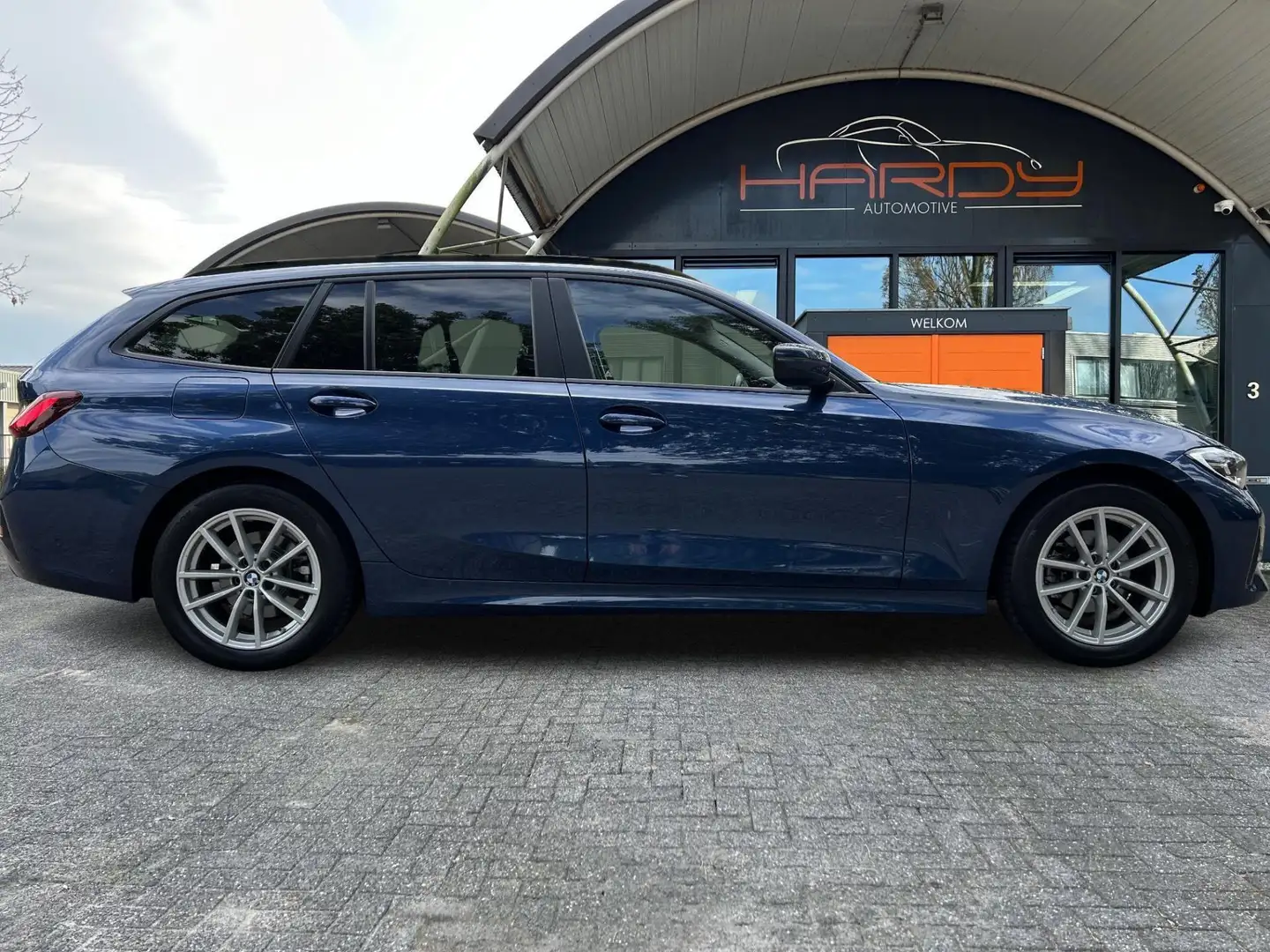 BMW 318 3-serie Touring 318i Business Edition Digi Dash Sp Blauw - 2