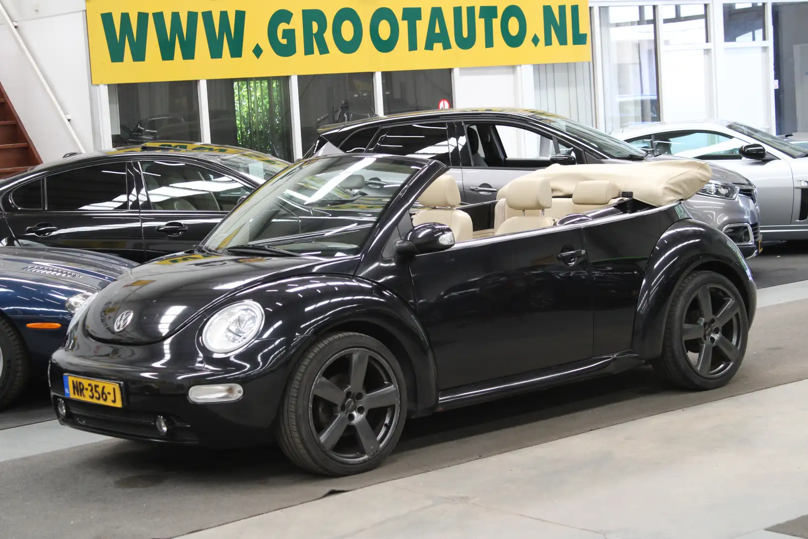 Volkswagen New Beetle Cabriolet 1.8-5V Turbo Highline Airco, Cruise cont Zwart - 1