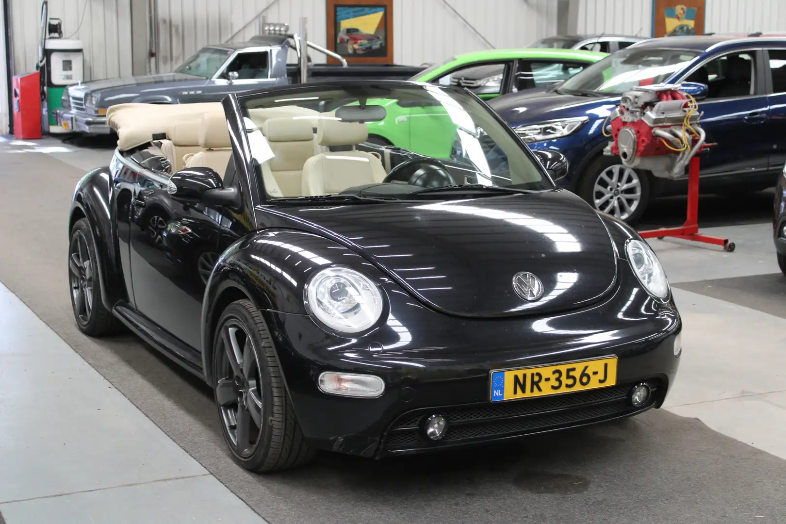 Volkswagen New Beetle Cabriolet 1.8-5V Turbo Highline Airco, Cruise cont Zwart - 2