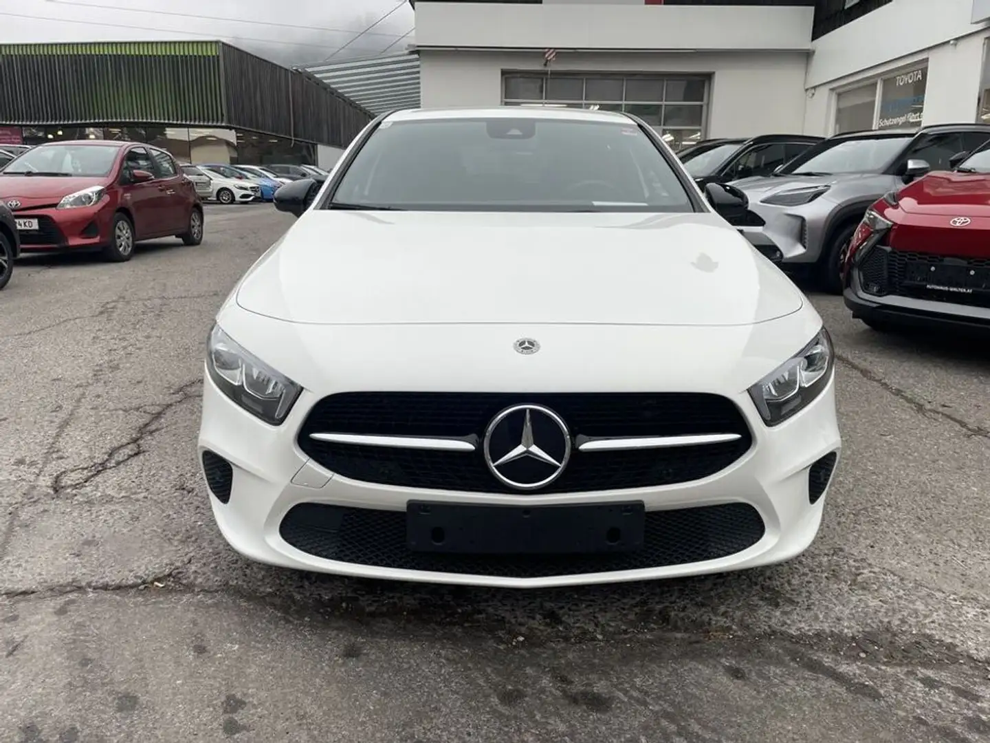 Mercedes-Benz A 180 Aut. Weiß - 2