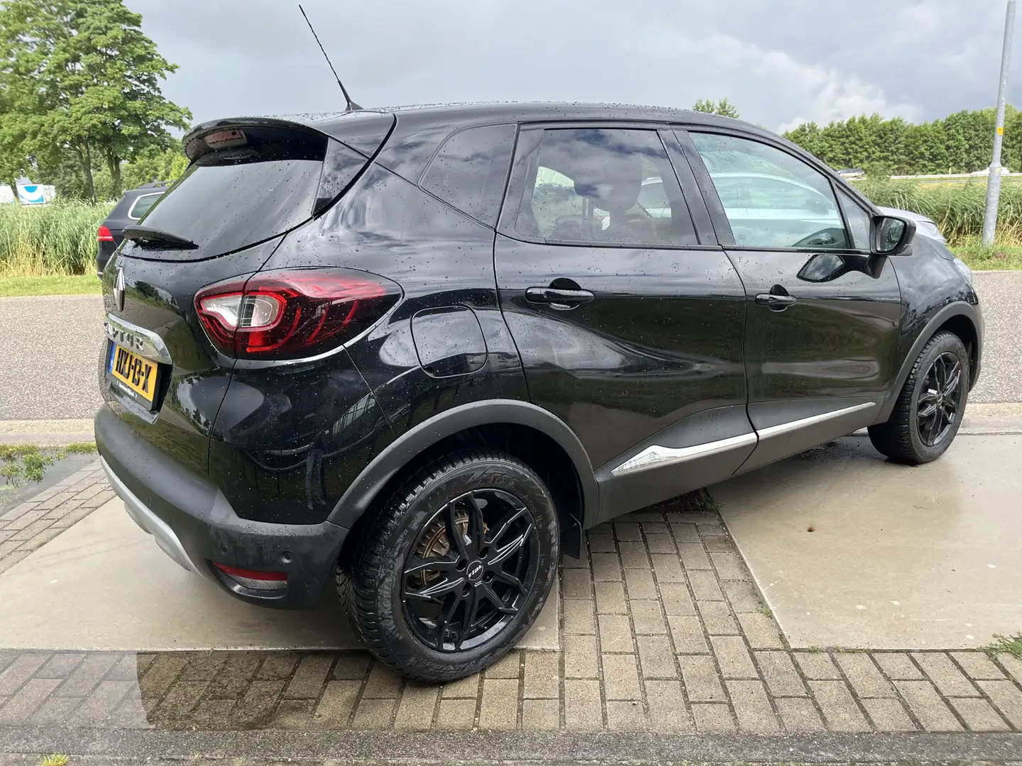 Renault Captur 1.3 TCe Intens 150 PK / Dealer onderhouden / Autom Zwart - 2