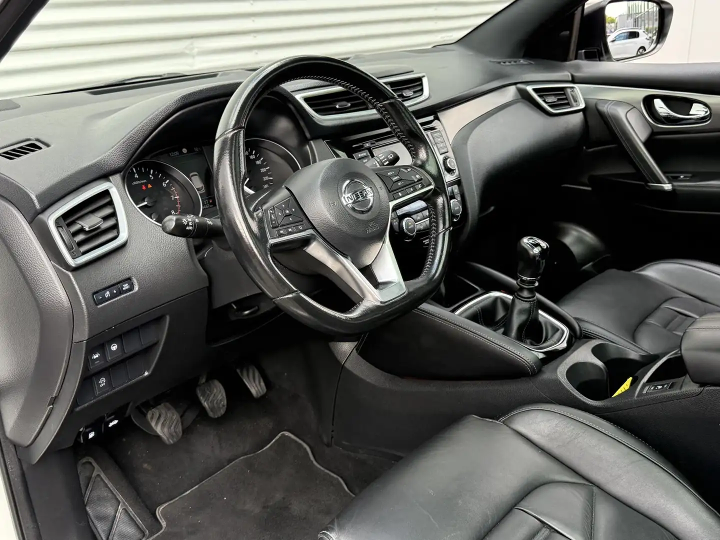 Nissan Qashqai 1.3 DIG-T Carplay 360 Camera Pano Leer Pdc 19 Vol Wit - 2