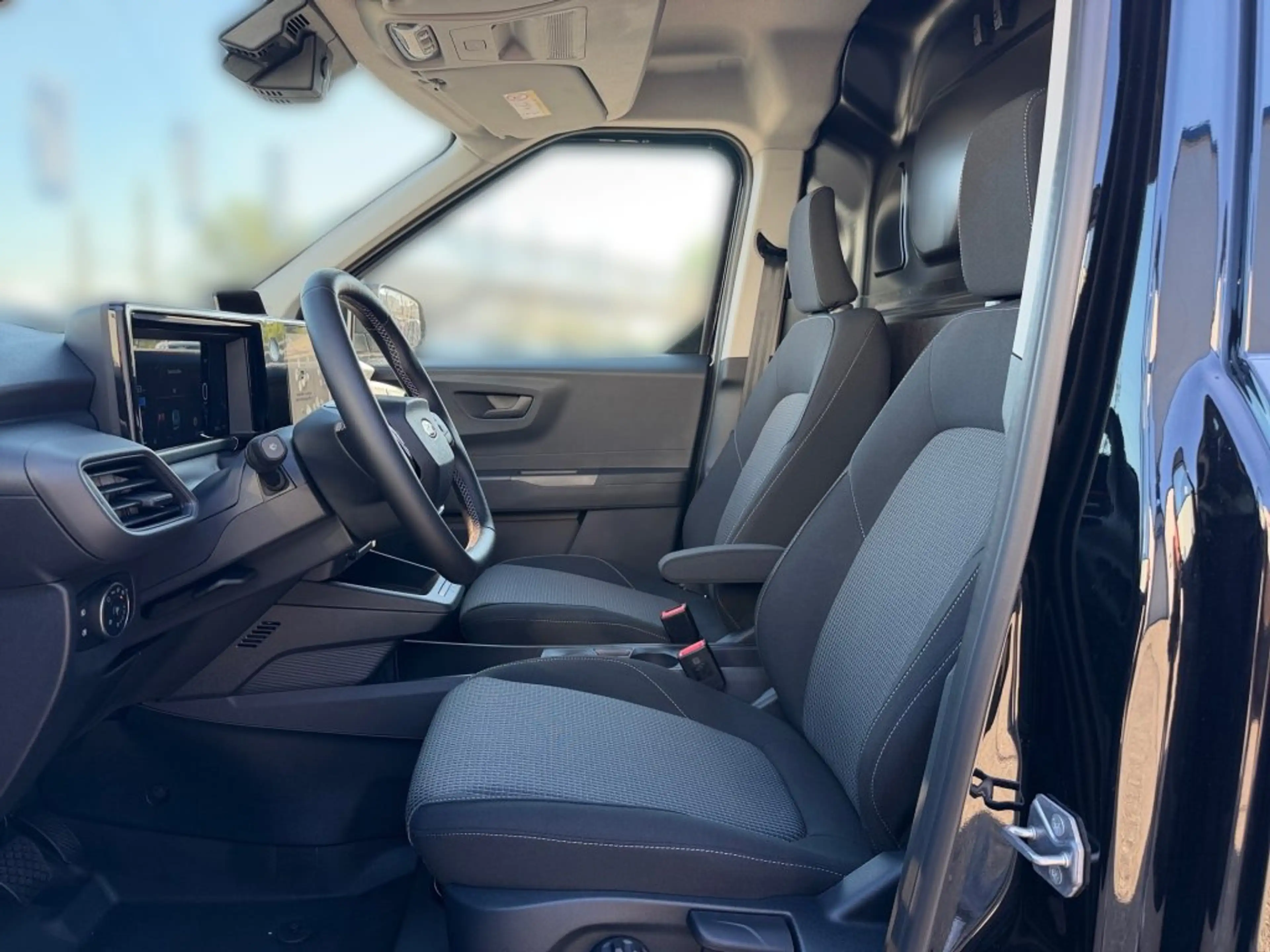 Ford Transit Courier BEV Trend — photo 10