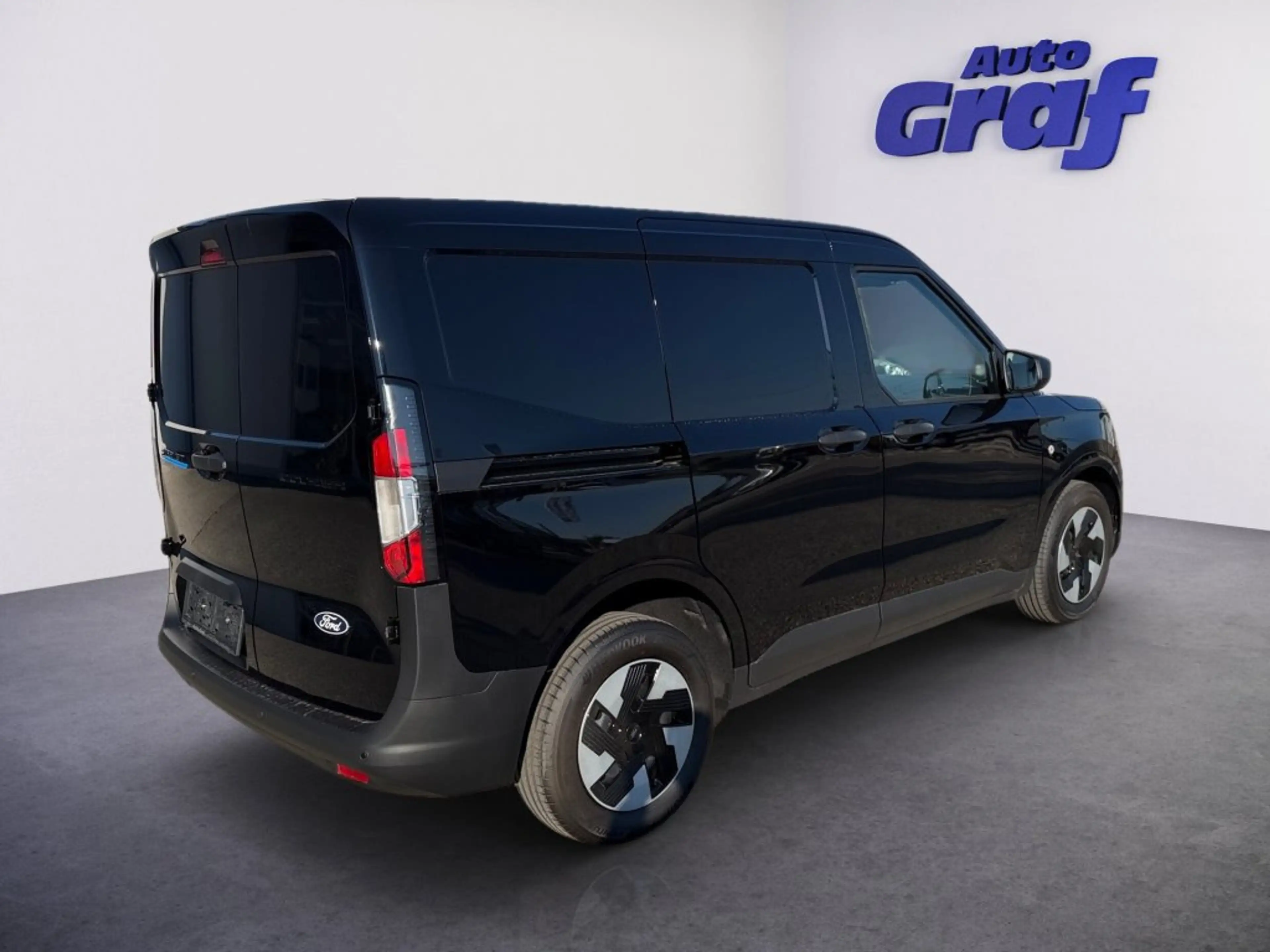 Ford Transit Courier BEV Trend — photo 4