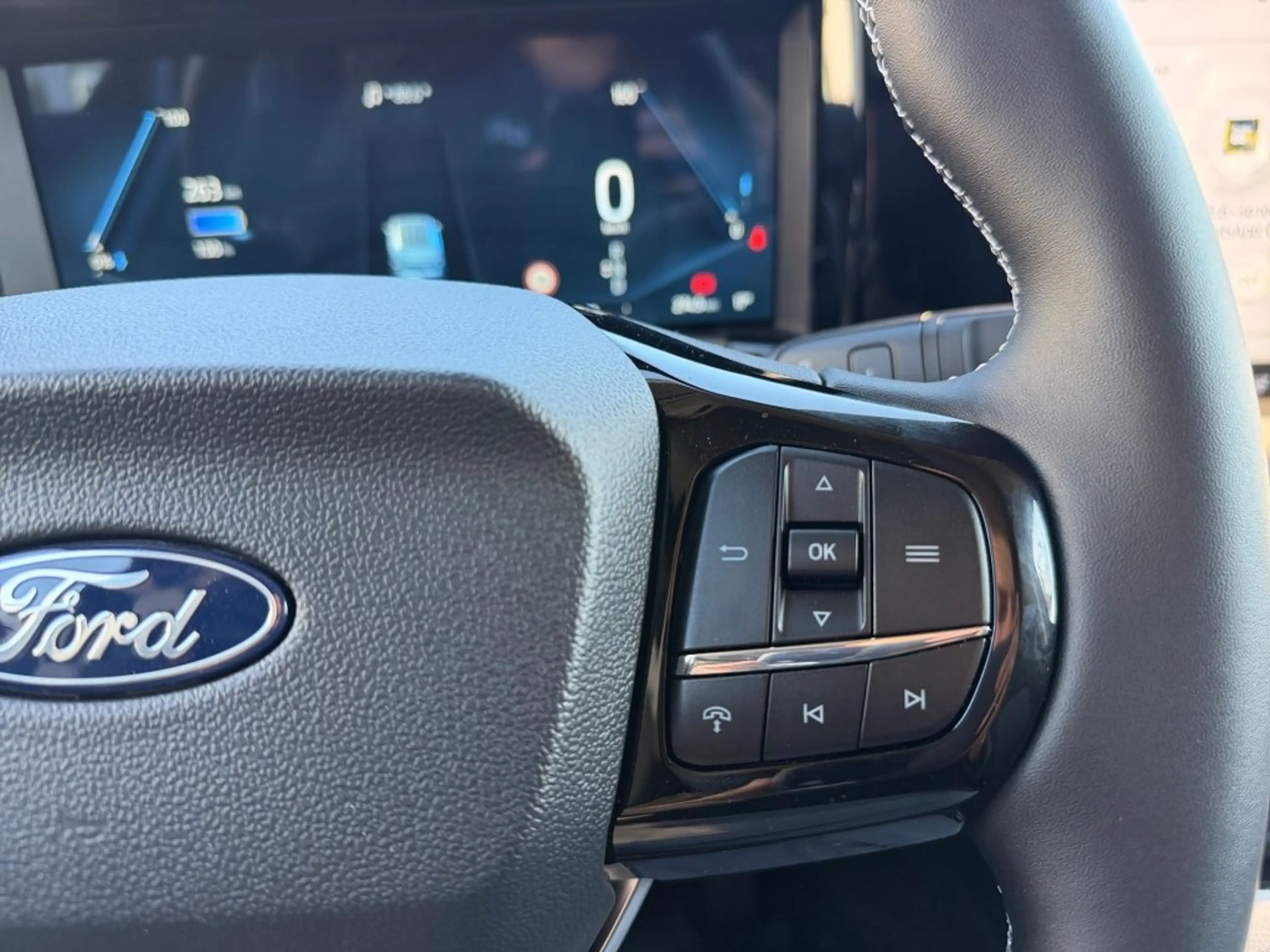 Ford Transit Courier BEV Trend — photo 13