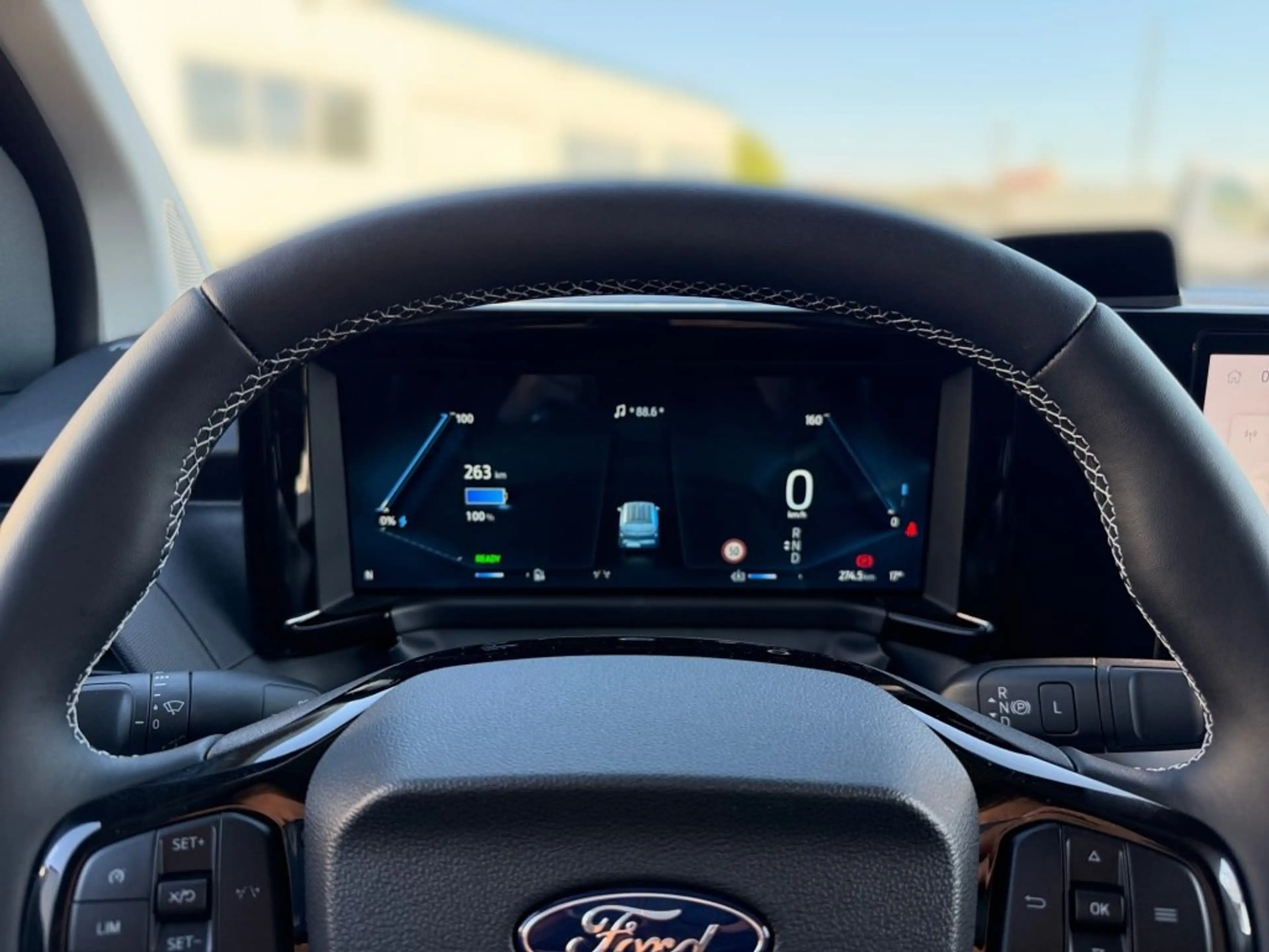 Ford Transit Courier BEV Trend — photo 11