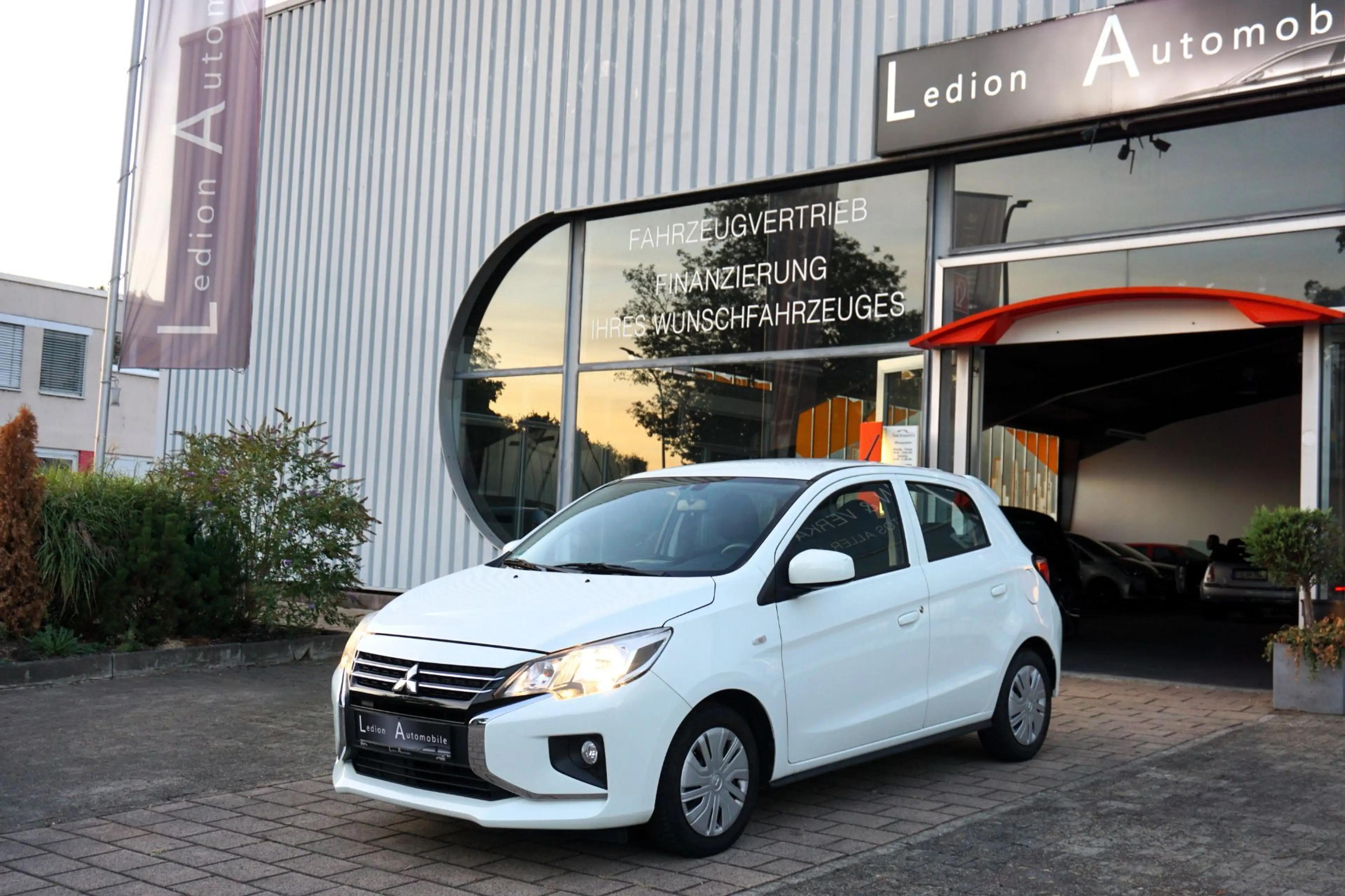 Mitsubishi Space Star 1.0 KLIMA WENIG KM — photo 3