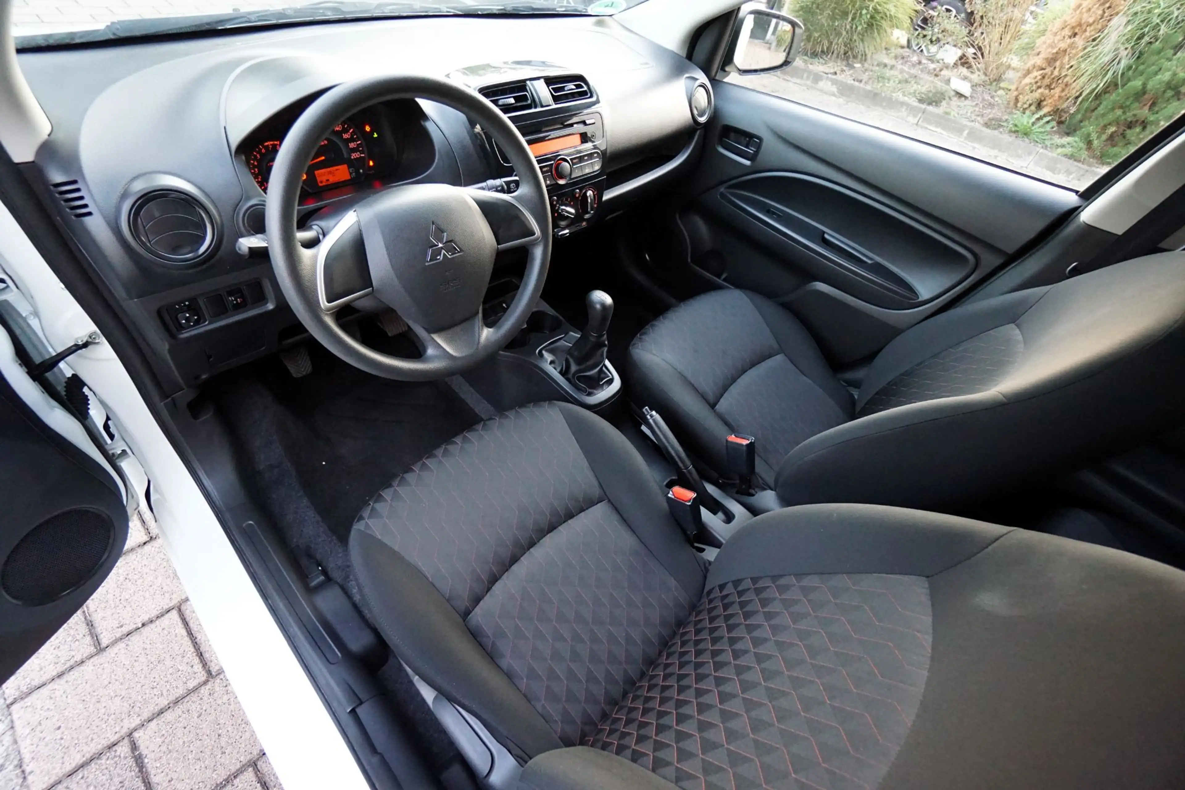 Mitsubishi Space Star 1.0 KLIMA WENIG KM — photo 11