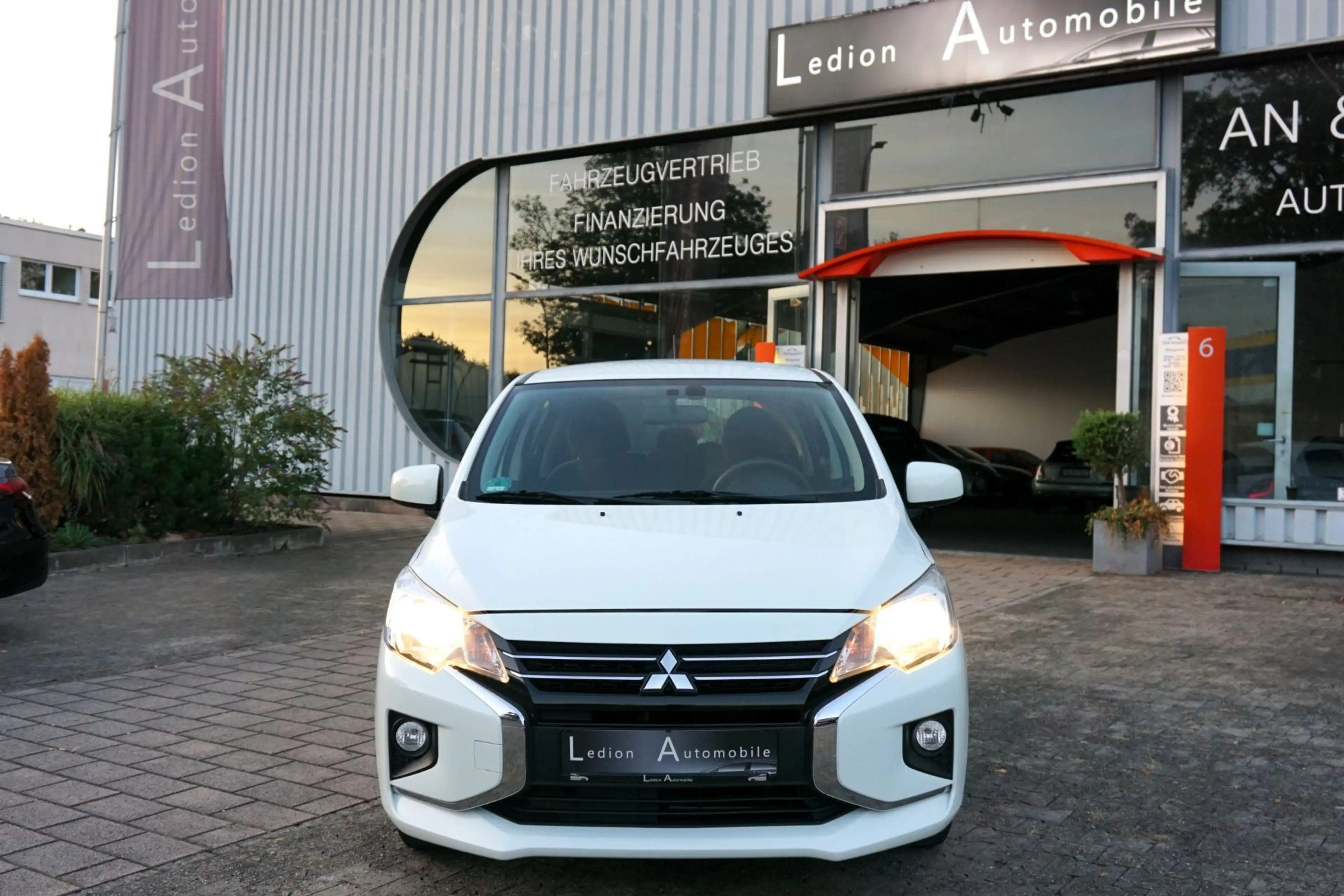 Mitsubishi Space Star 1.0 KLIMA WENIG KM — photo 2