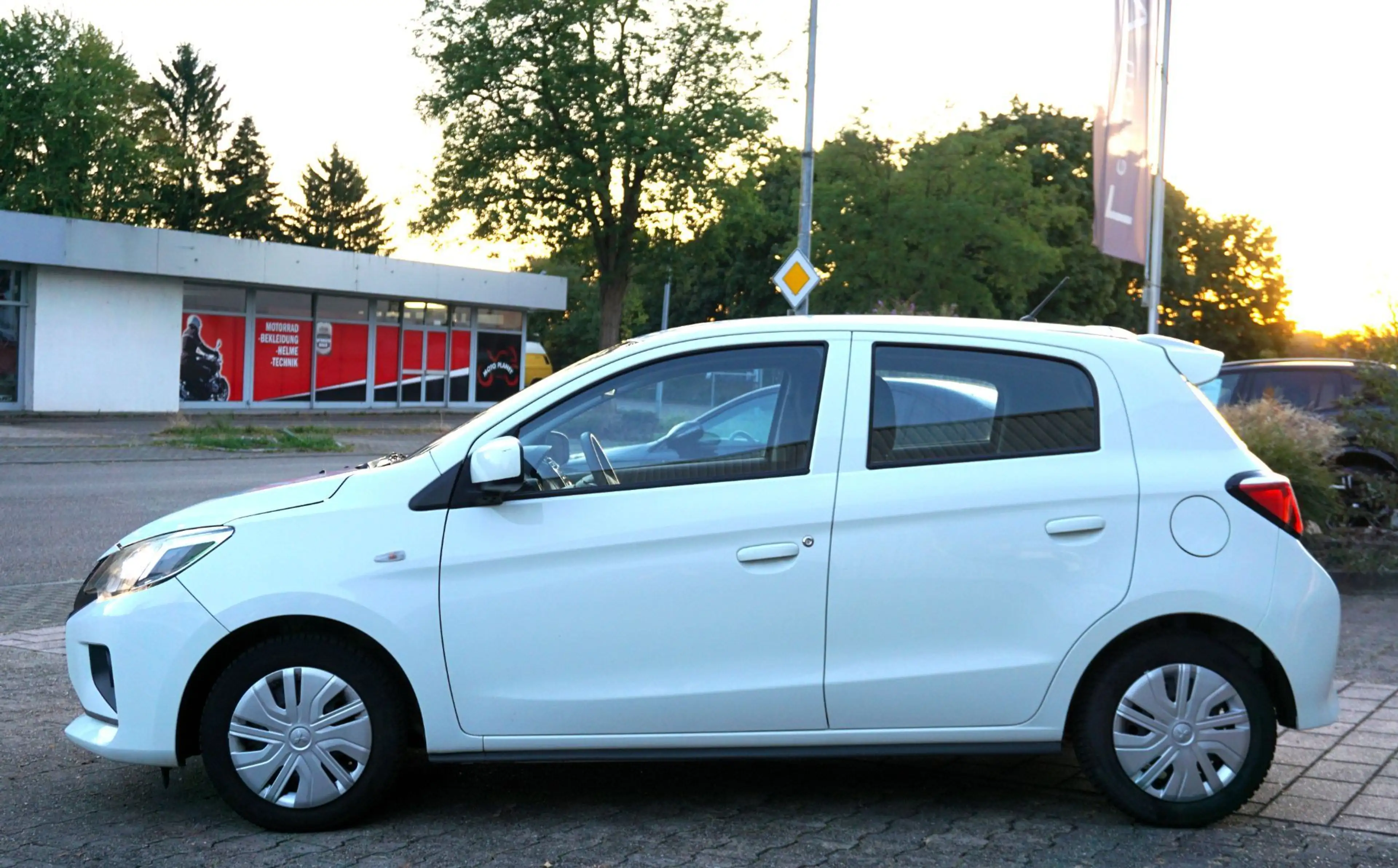 Mitsubishi Space Star 1.0 KLIMA WENIG KM — photo 4