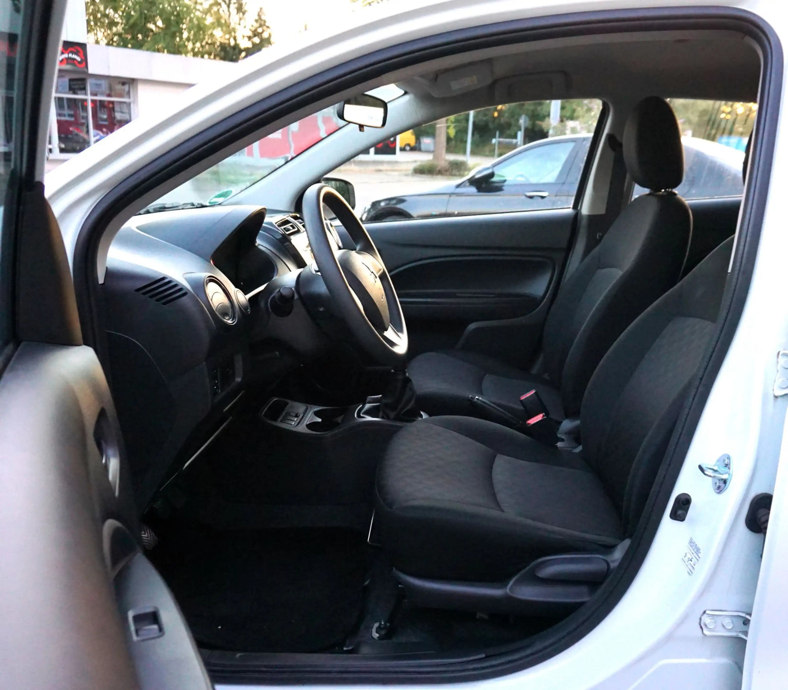 Mitsubishi Space Star 1.0 KLIMA WENIG KM — photo 10