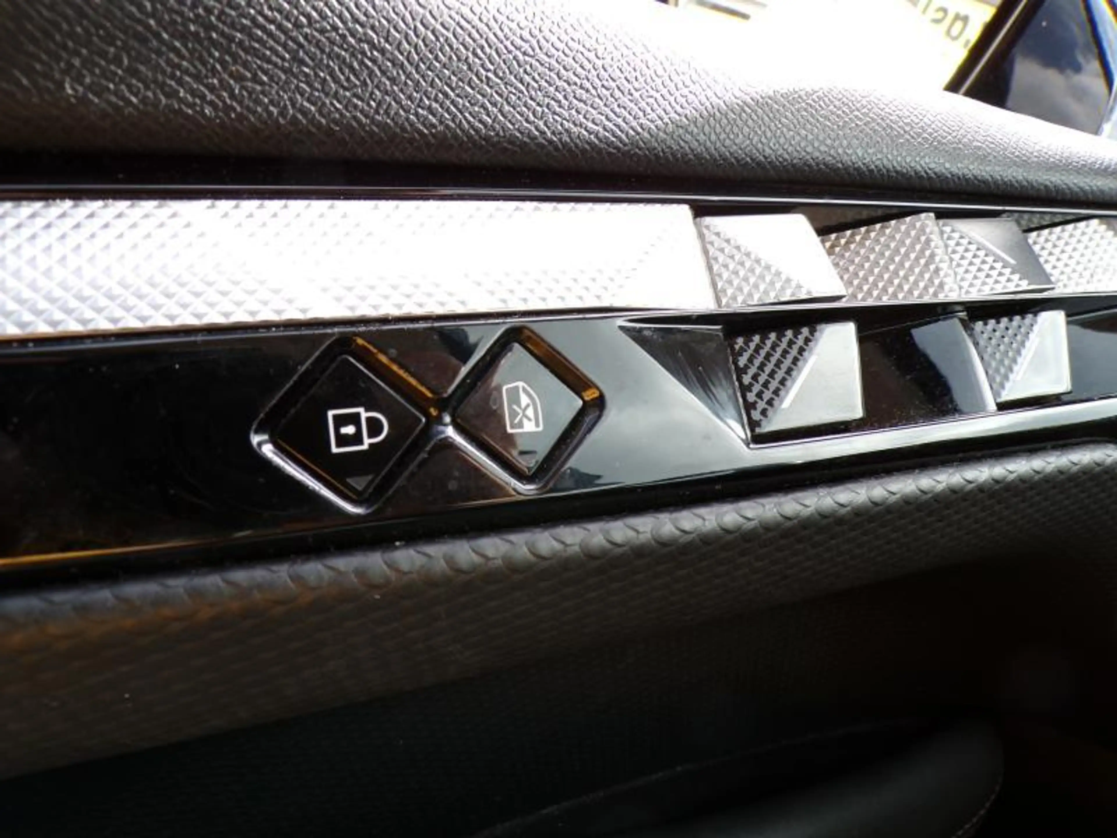 DS Automobiles DS 4 1.2 131cv Automatique Noir 05/22 Airco GPS Cruise — photo 14