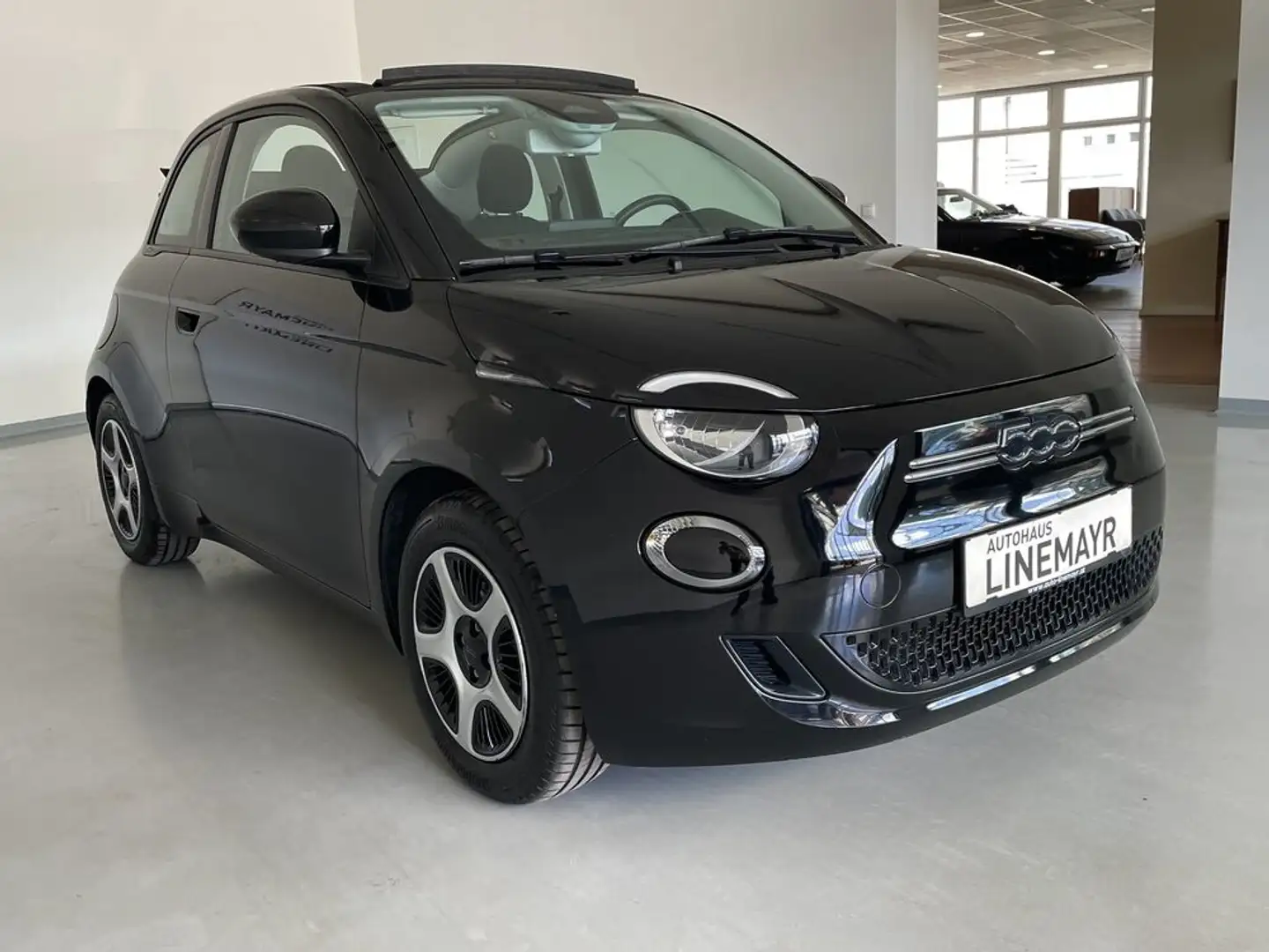 Fiat 500e Cabrio Passion Schwarz - 2